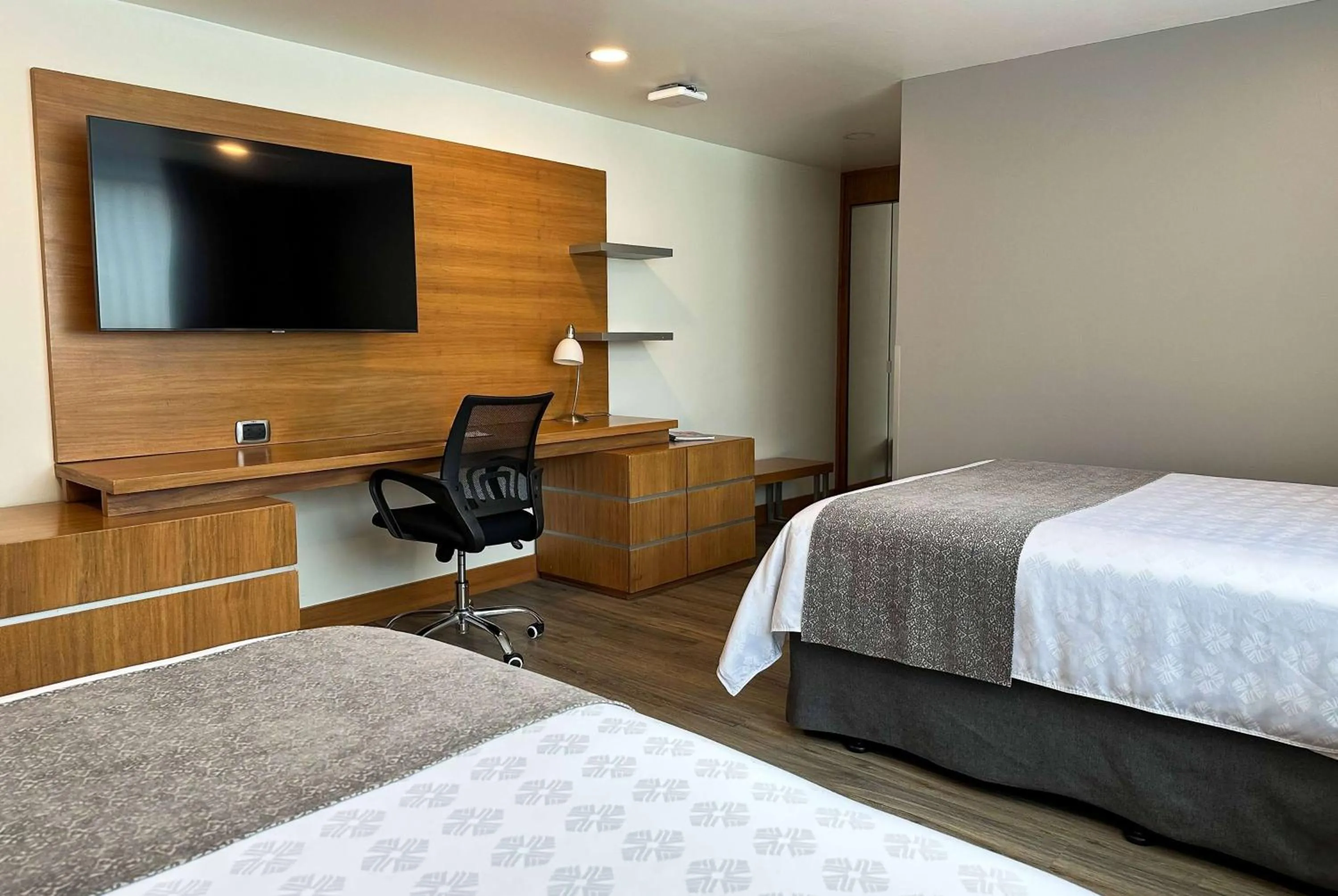 Photo of the whole room, Bed in Wyndham Garden Quito