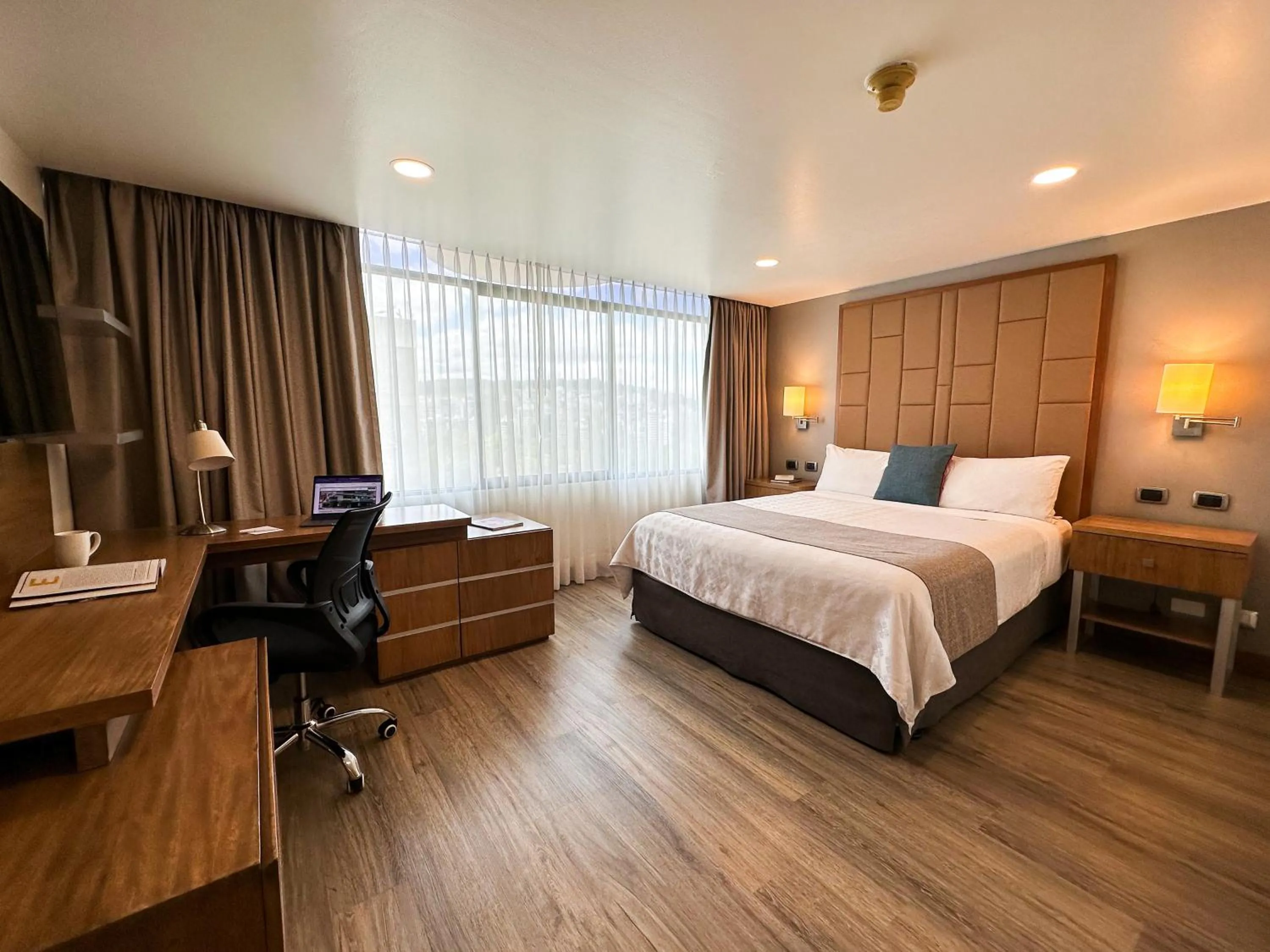 TV and multimedia, Bed in Wyndham Garden Quito