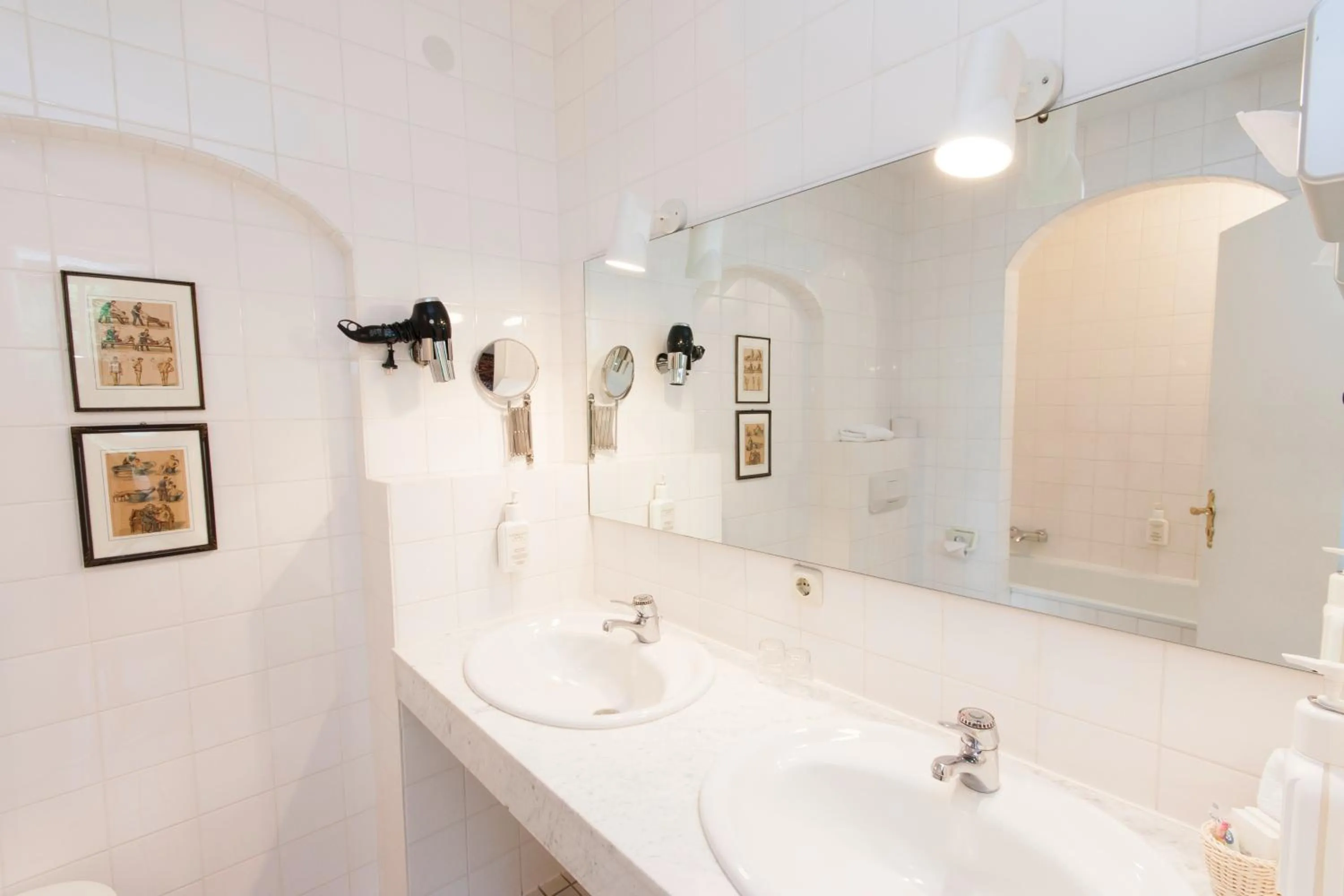 Bathroom in Tiemann's Hotel