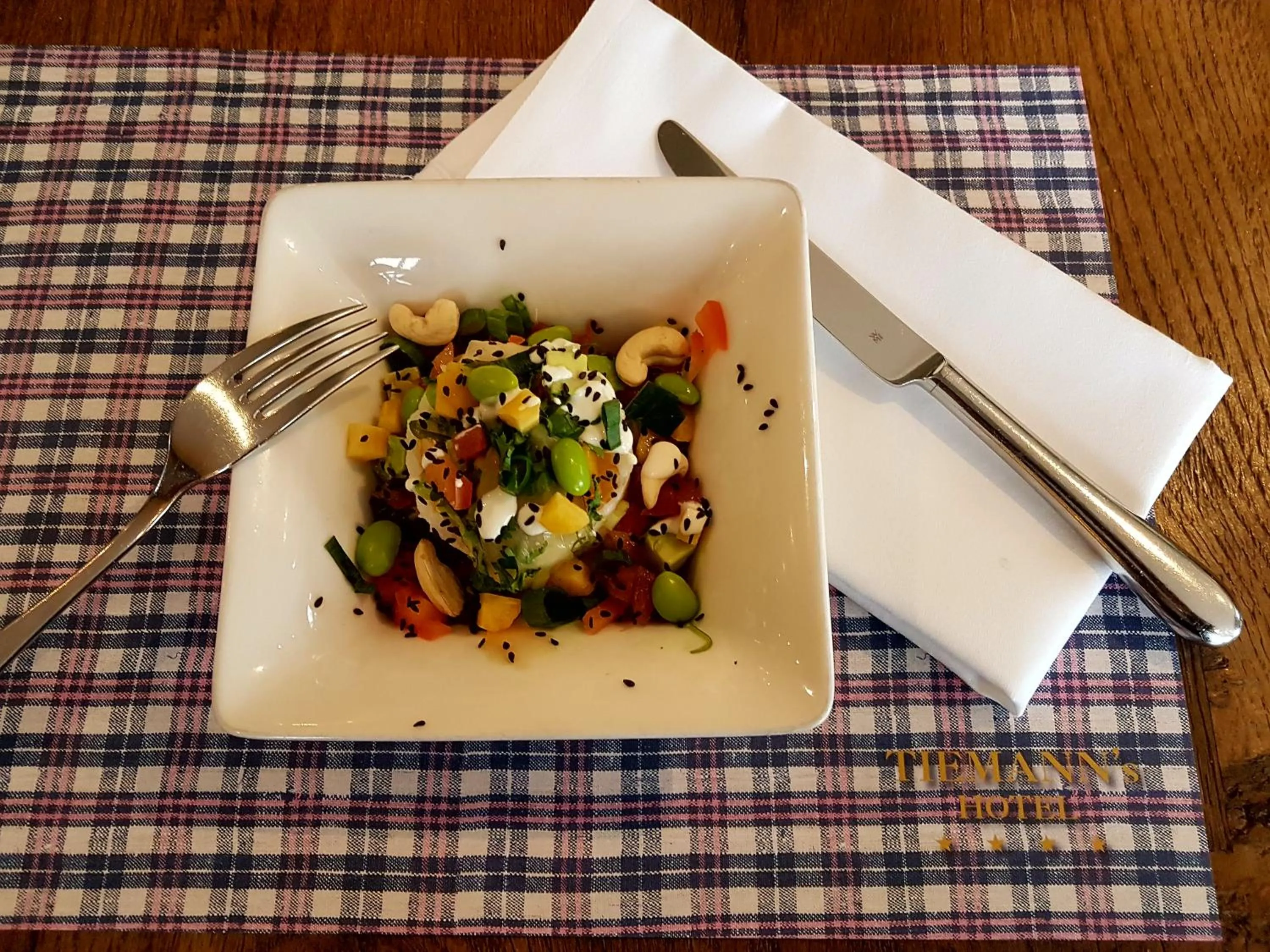 Restaurant/places to eat in Tiemann's Hotel