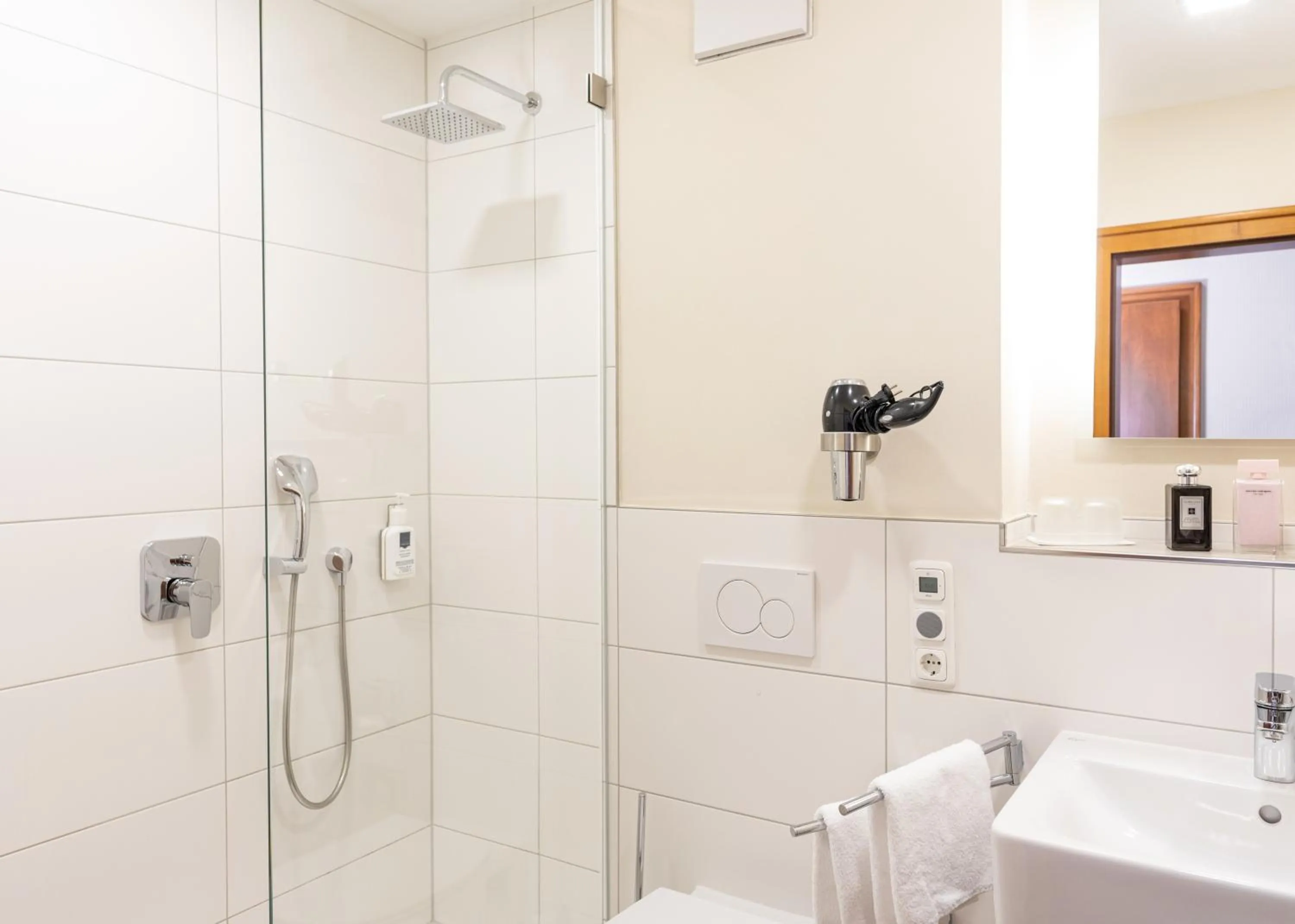 Bathroom in Tiemann's Hotel