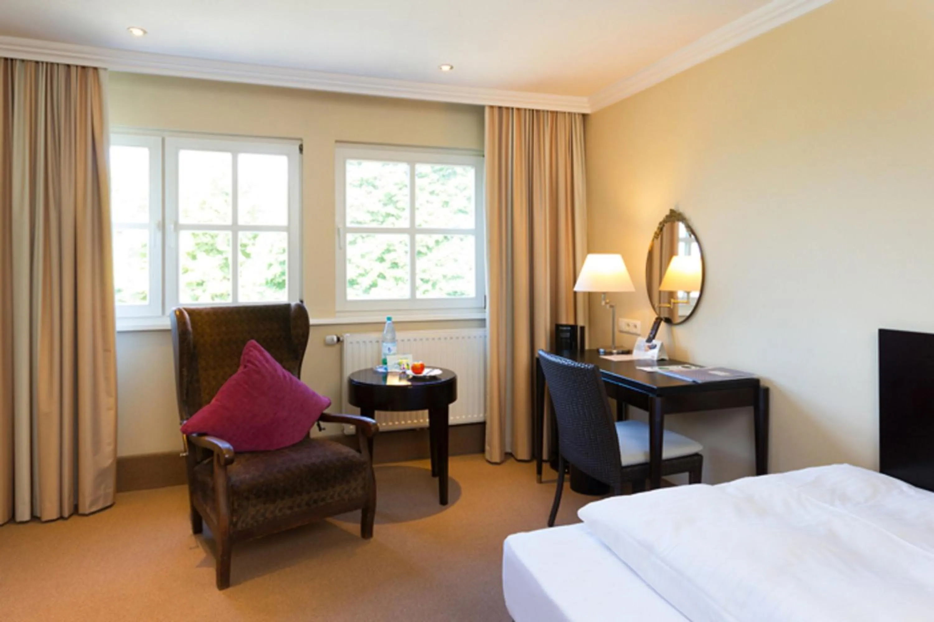 Photo of the whole room, Bed in Tiemann's Hotel