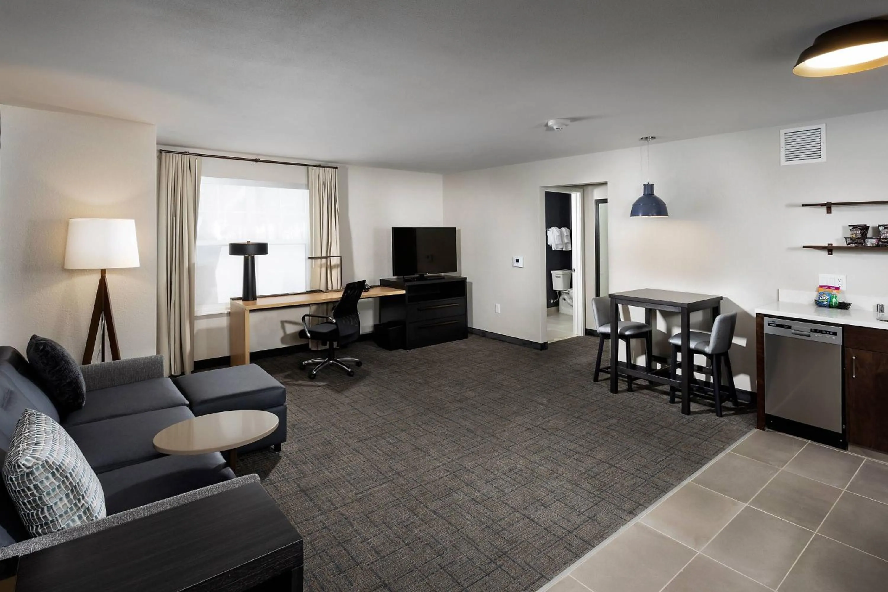 Living room in Residence Inn by Marriott Milwaukee Brookfield