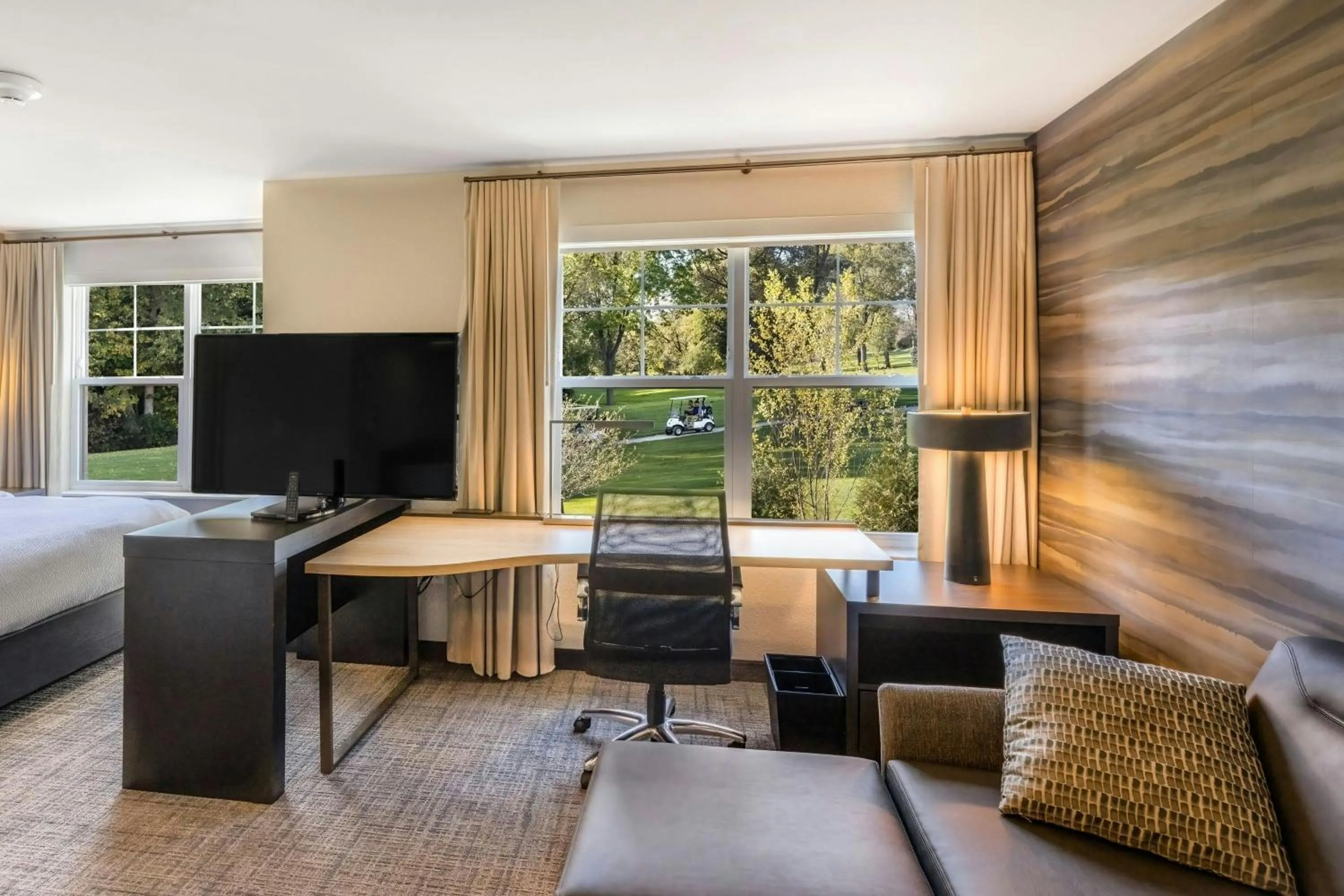 Photo of the whole room, Bed in Residence Inn by Marriott Milwaukee Brookfield
