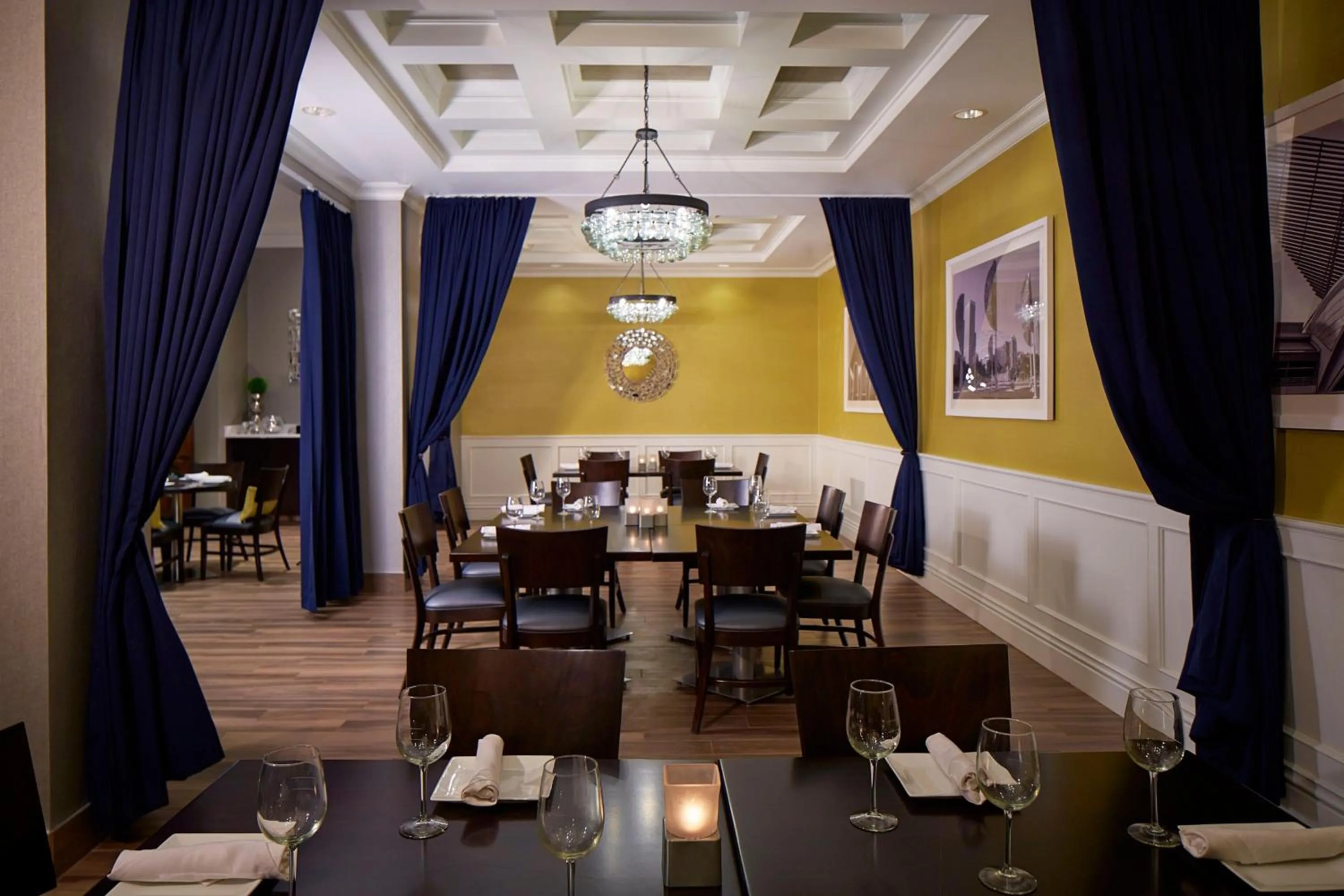 Lounge or bar in Milwaukee Marriott West