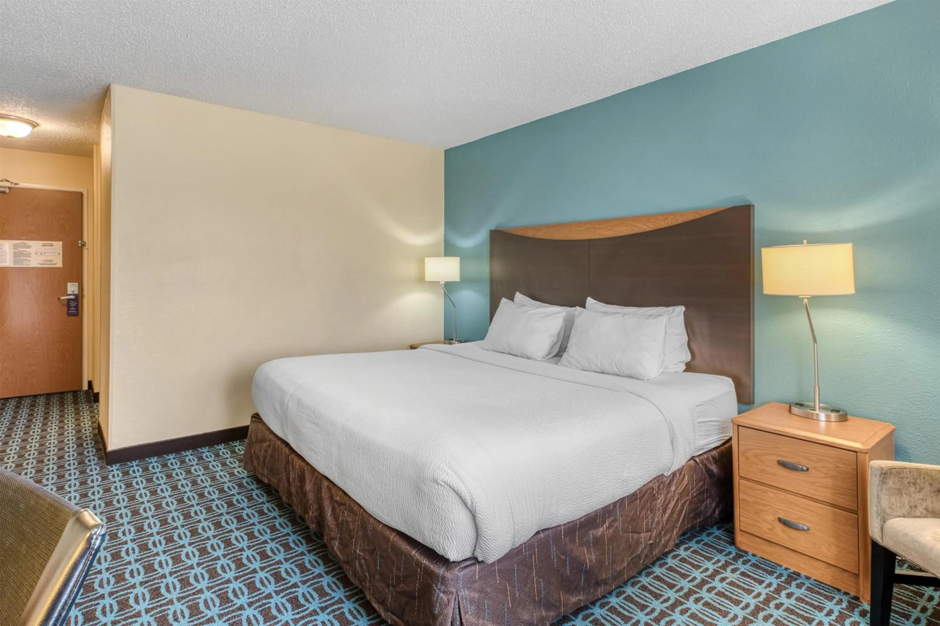 Bedroom, Bed in SureStay by Best Western Mount Pleasant Racine