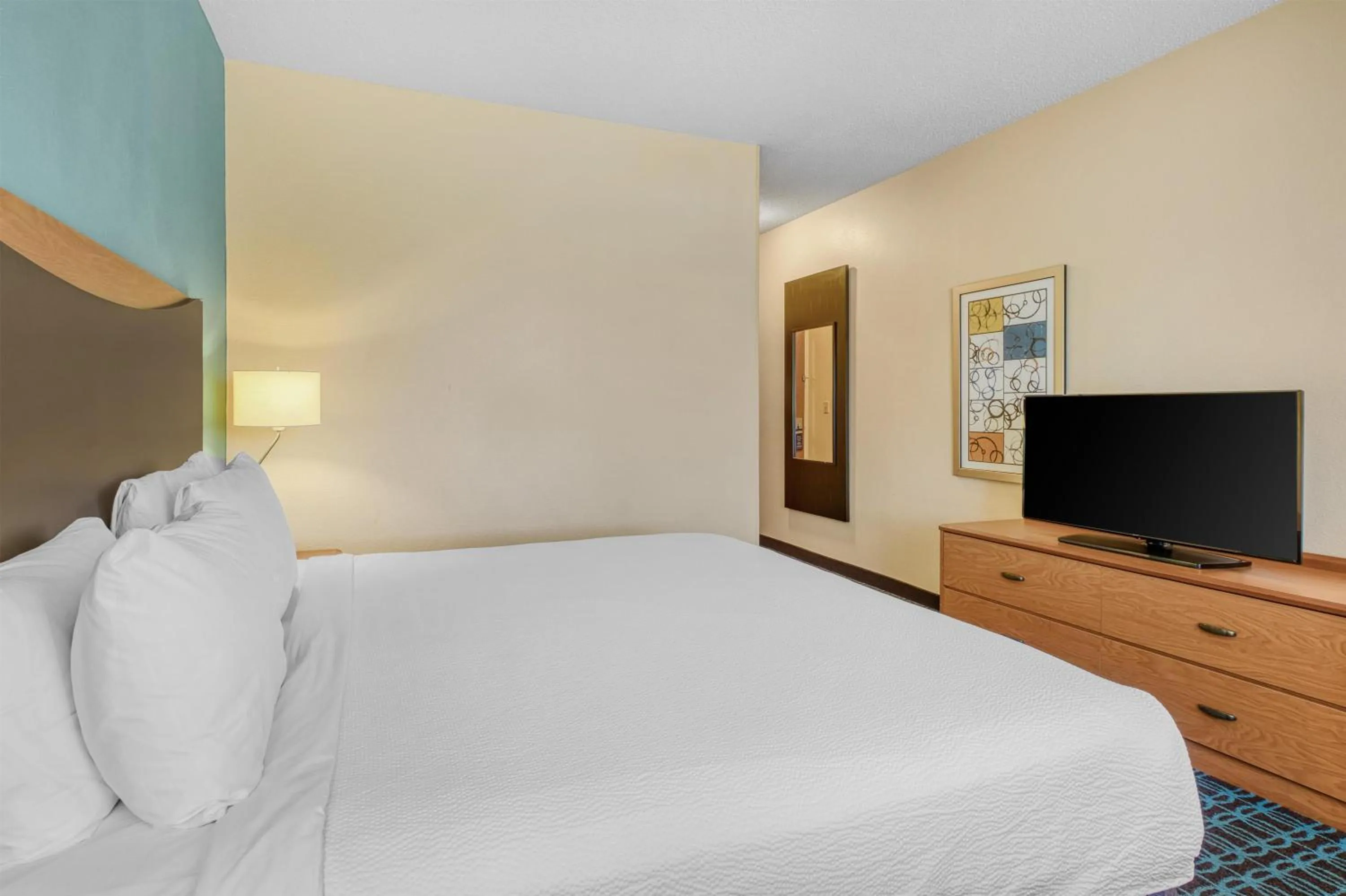 Bedroom, Bed in SureStay by Best Western Mount Pleasant Racine