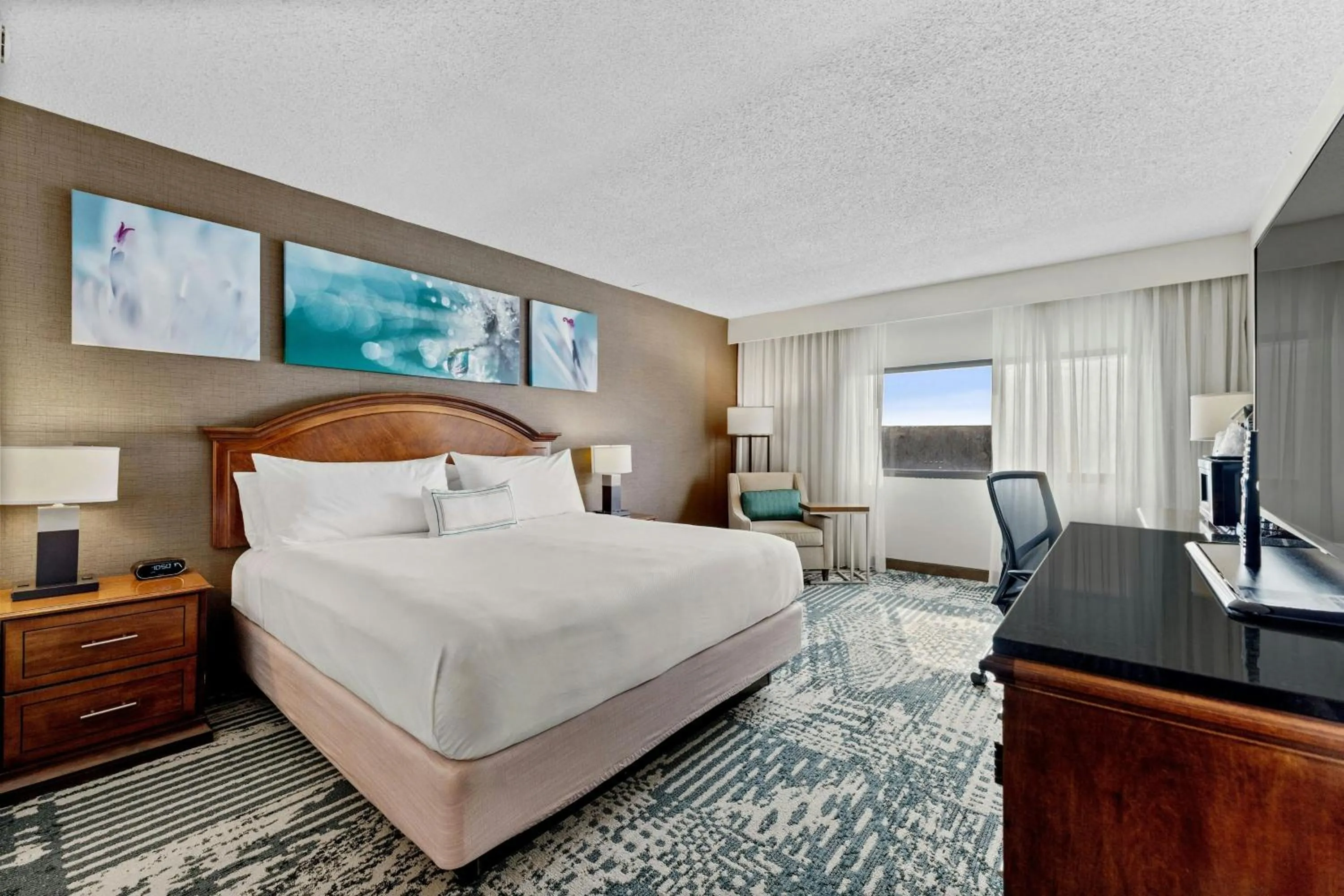 Photo of the whole room, Bed in Delta Hotels by Marriott Mount Pleasant