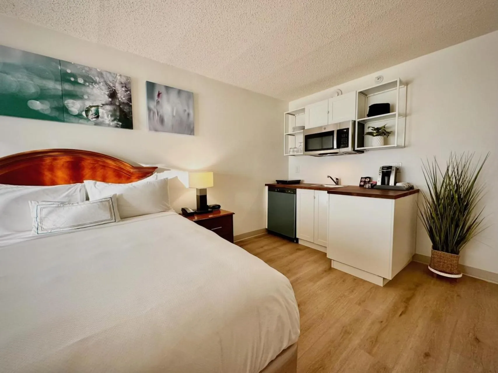 Bed in Delta Hotels by Marriott Mount Pleasant