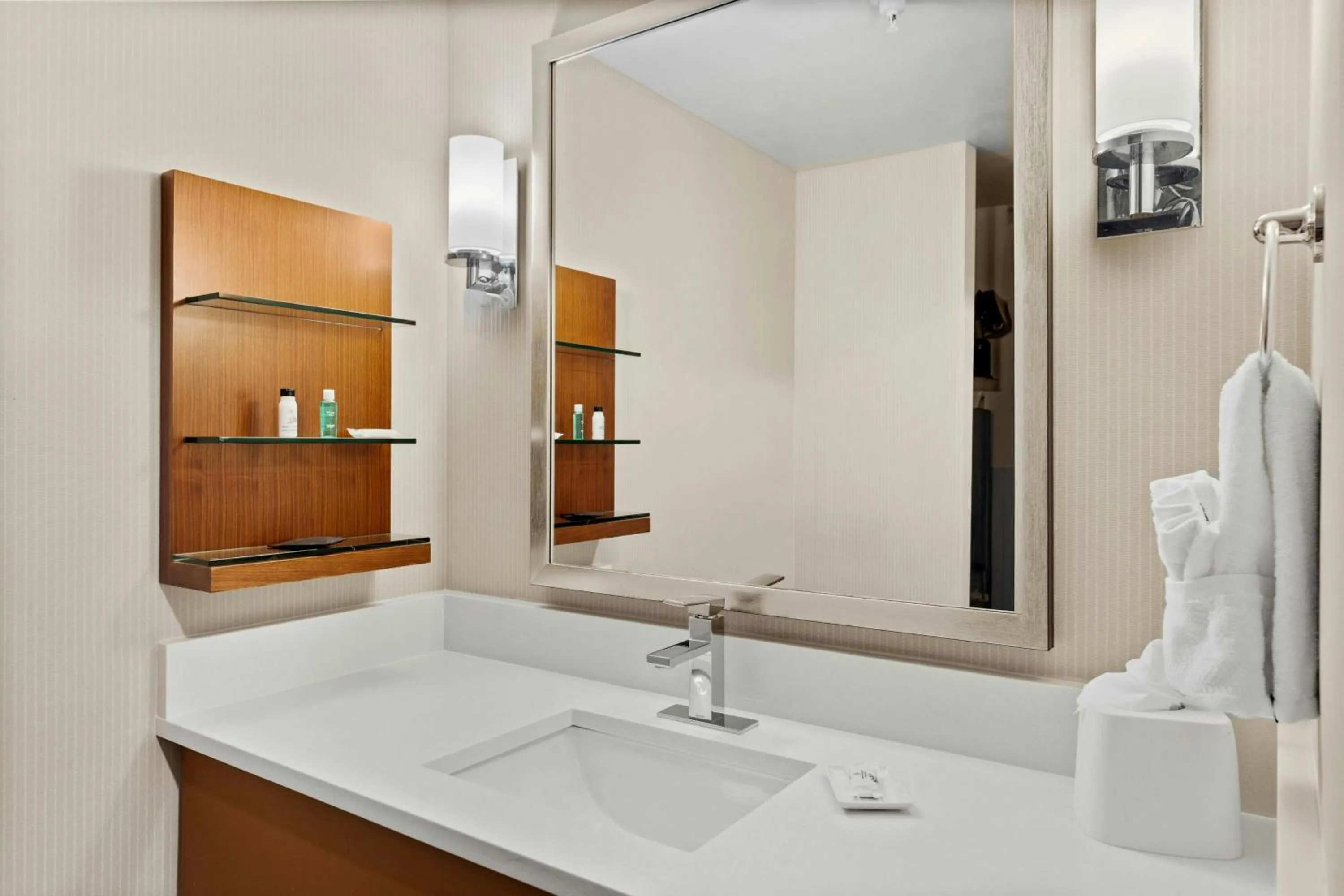 Photo of the whole room in Delta Hotels by Marriott Mount Pleasant