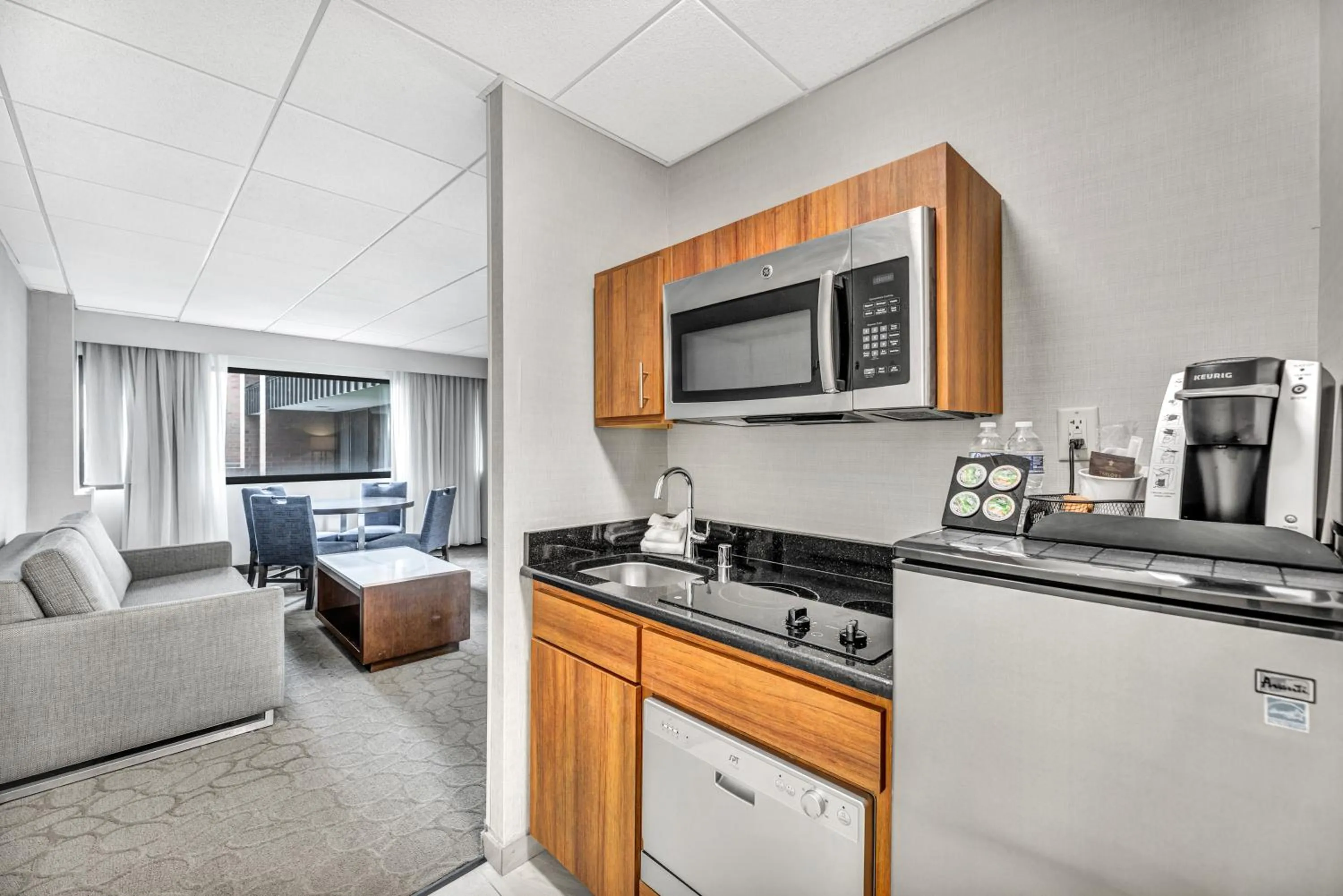 Coffee/tea facilities in Delta Hotels by Marriott Mount Pleasant