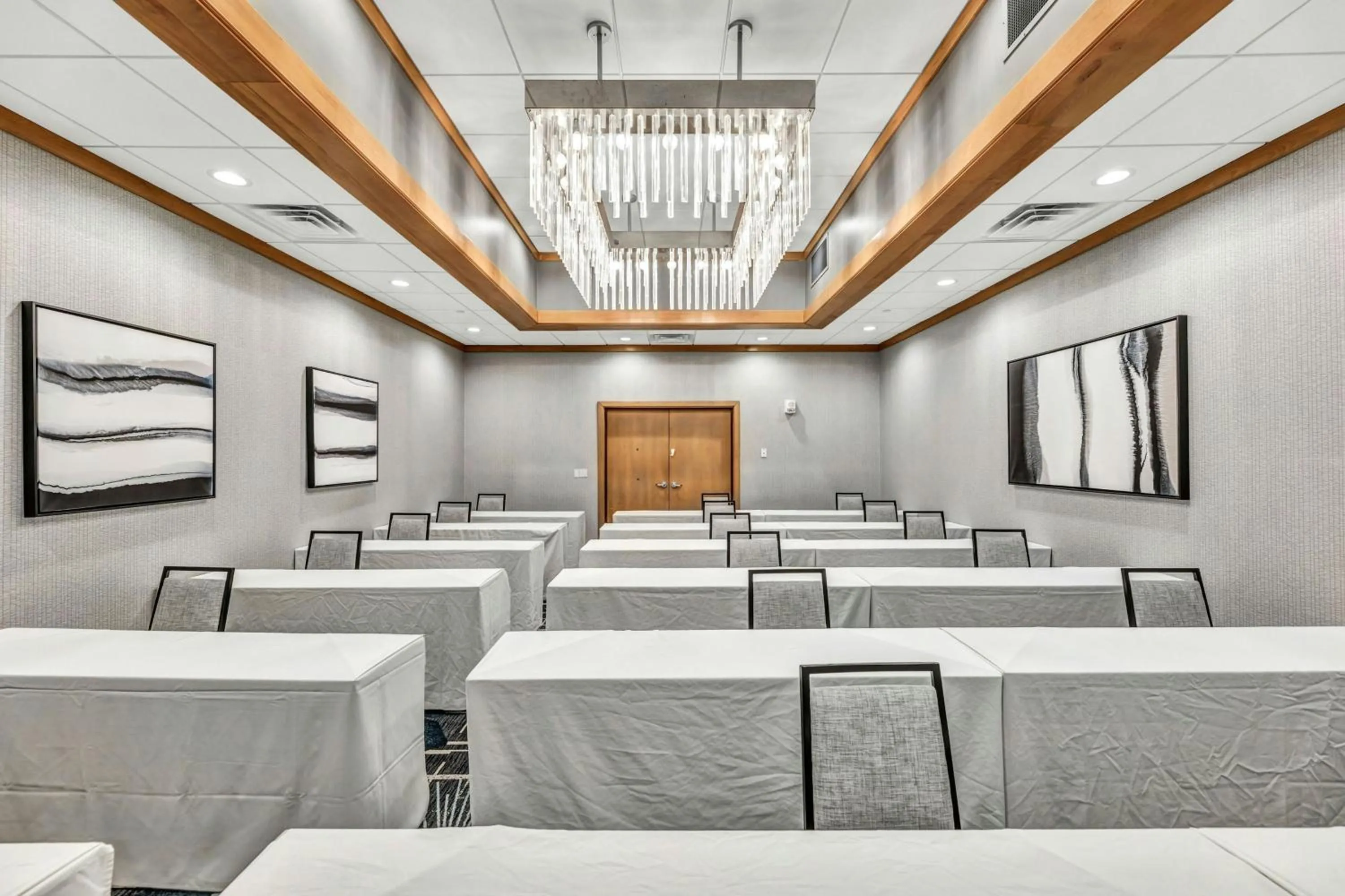 Meeting/conference room in Delta Hotels by Marriott Mount Pleasant