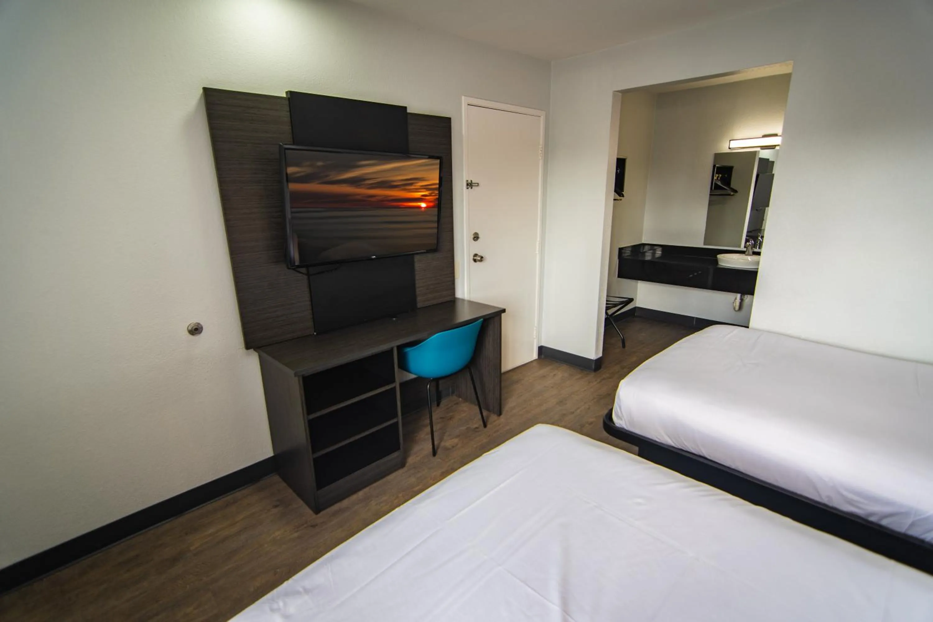 Bed in Motel 6-Lakeland, FL