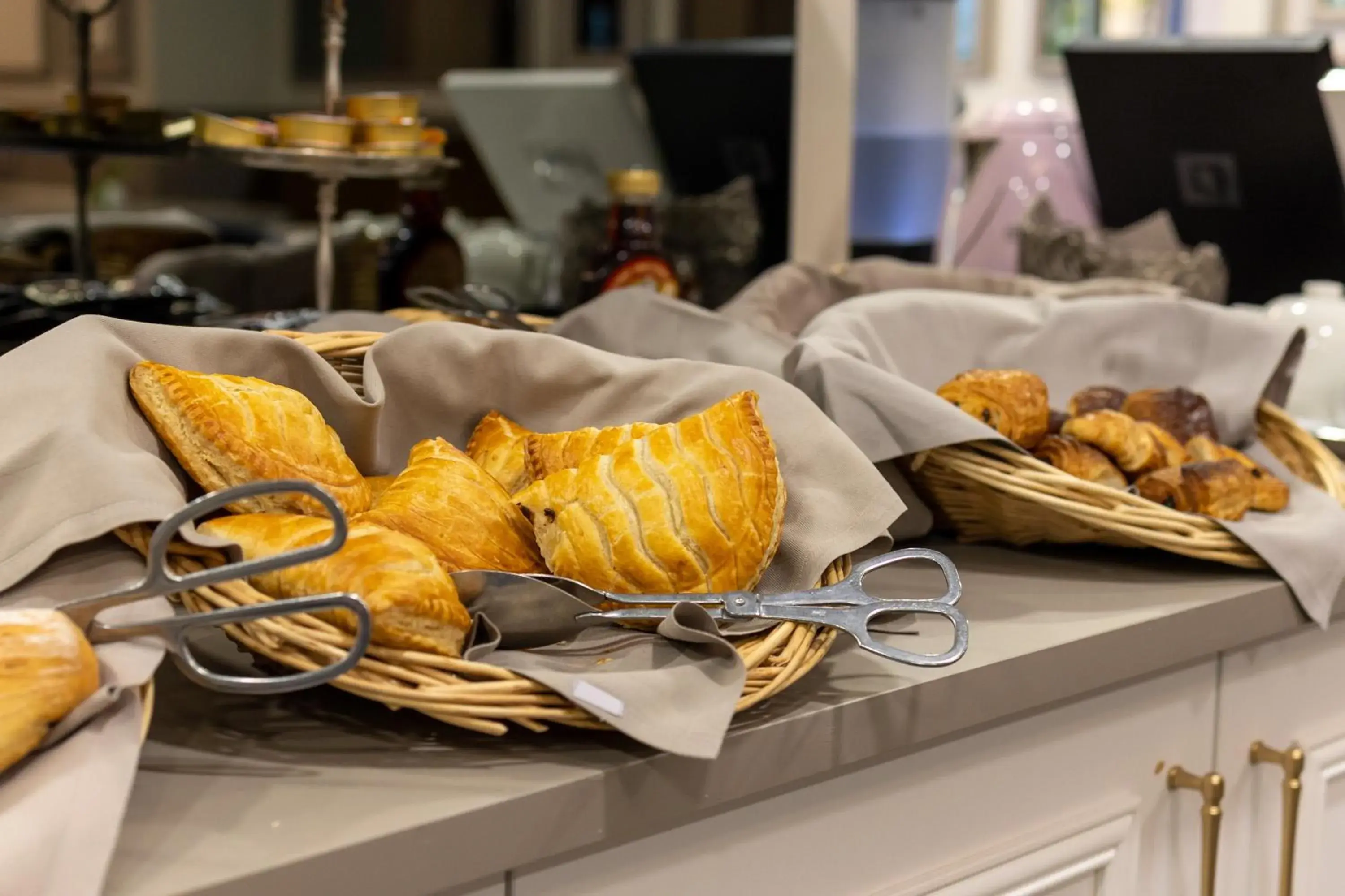 Breakfast, Food in Hôtel Le Petit Palais