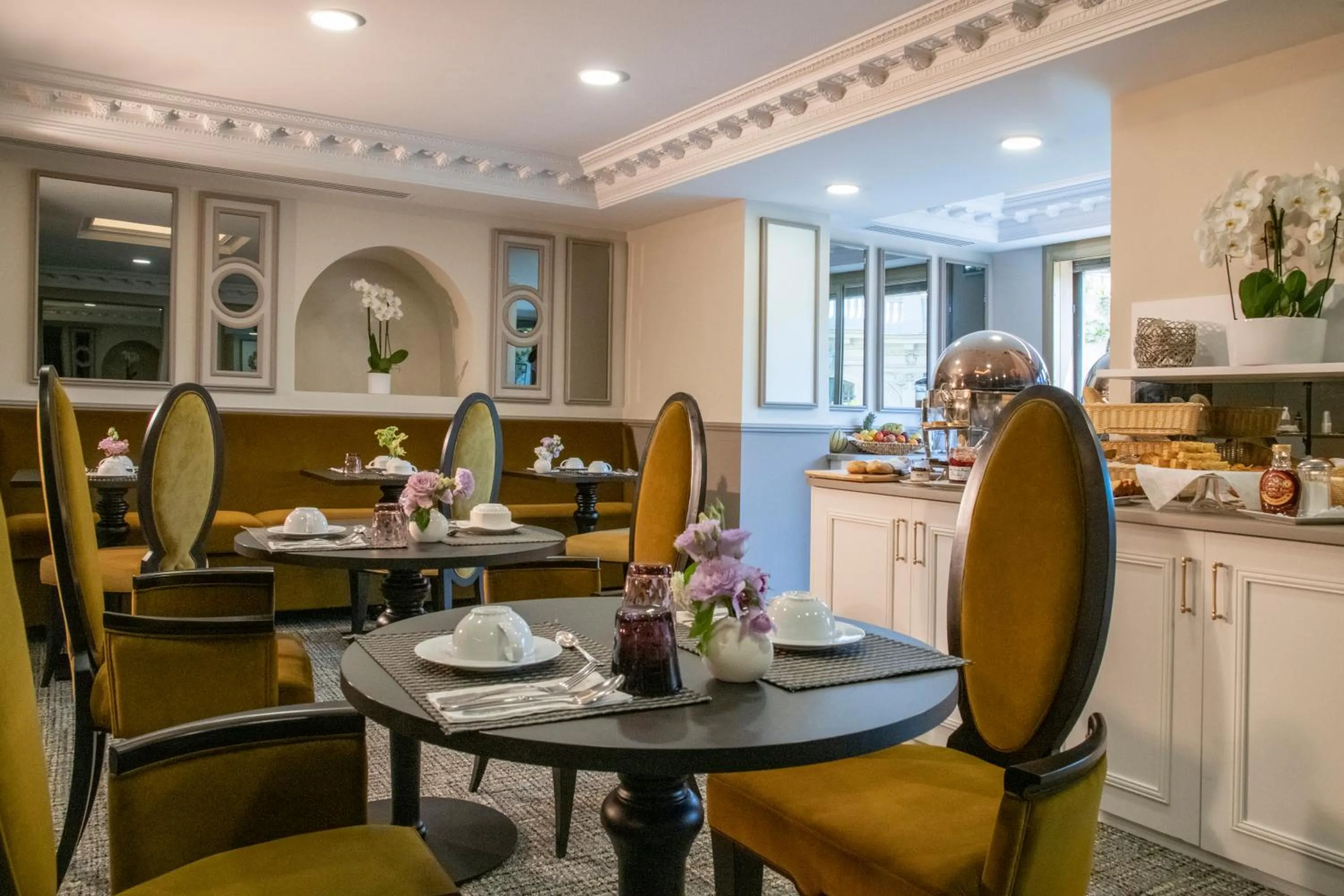 Breakfast in Hôtel Petit Palais