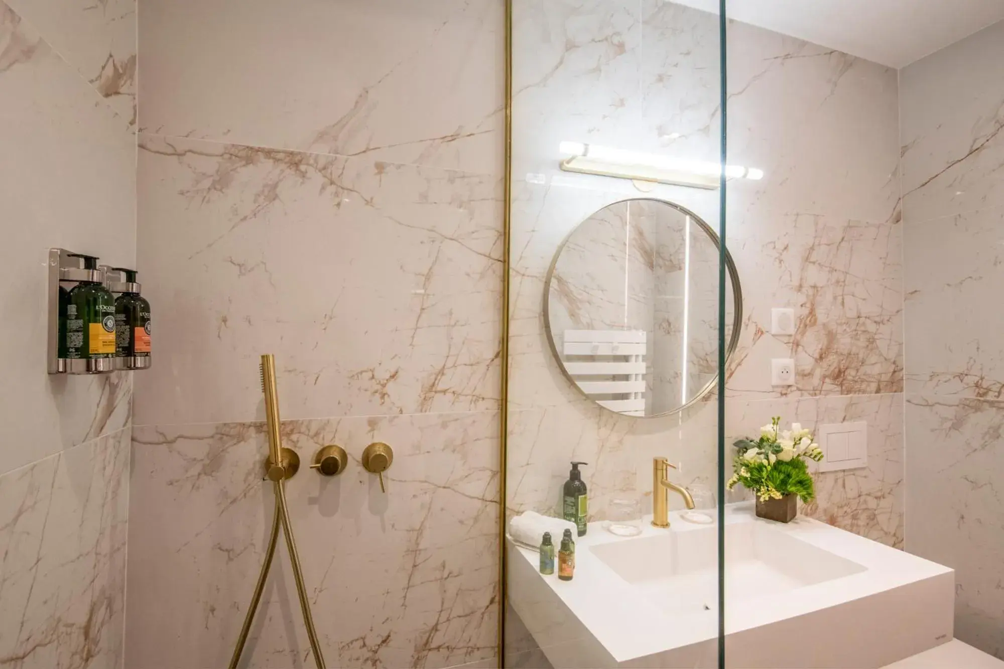 Bathroom in Hôtel Le Petit Palais