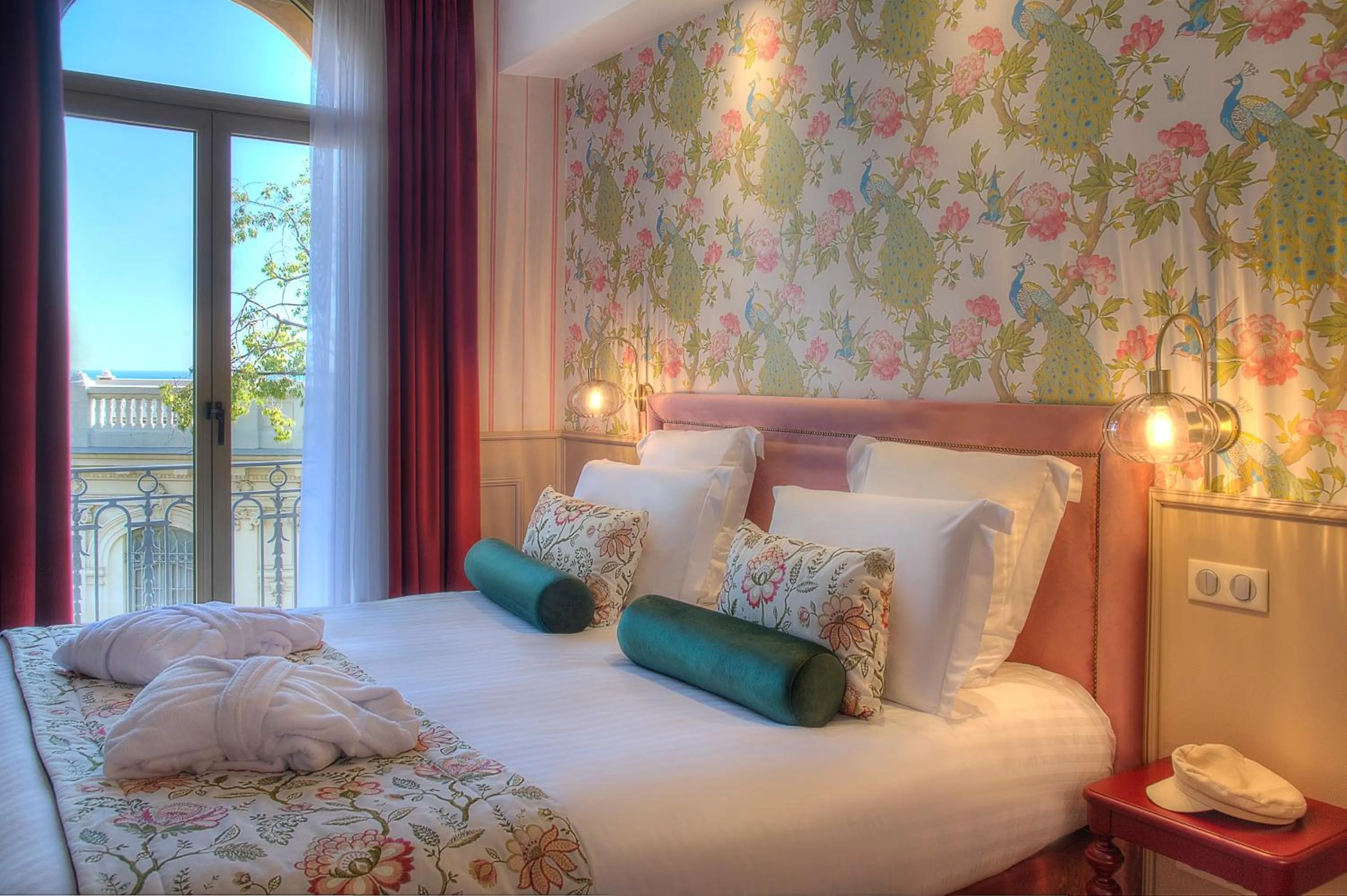 Bed in Hôtel Petit Palais