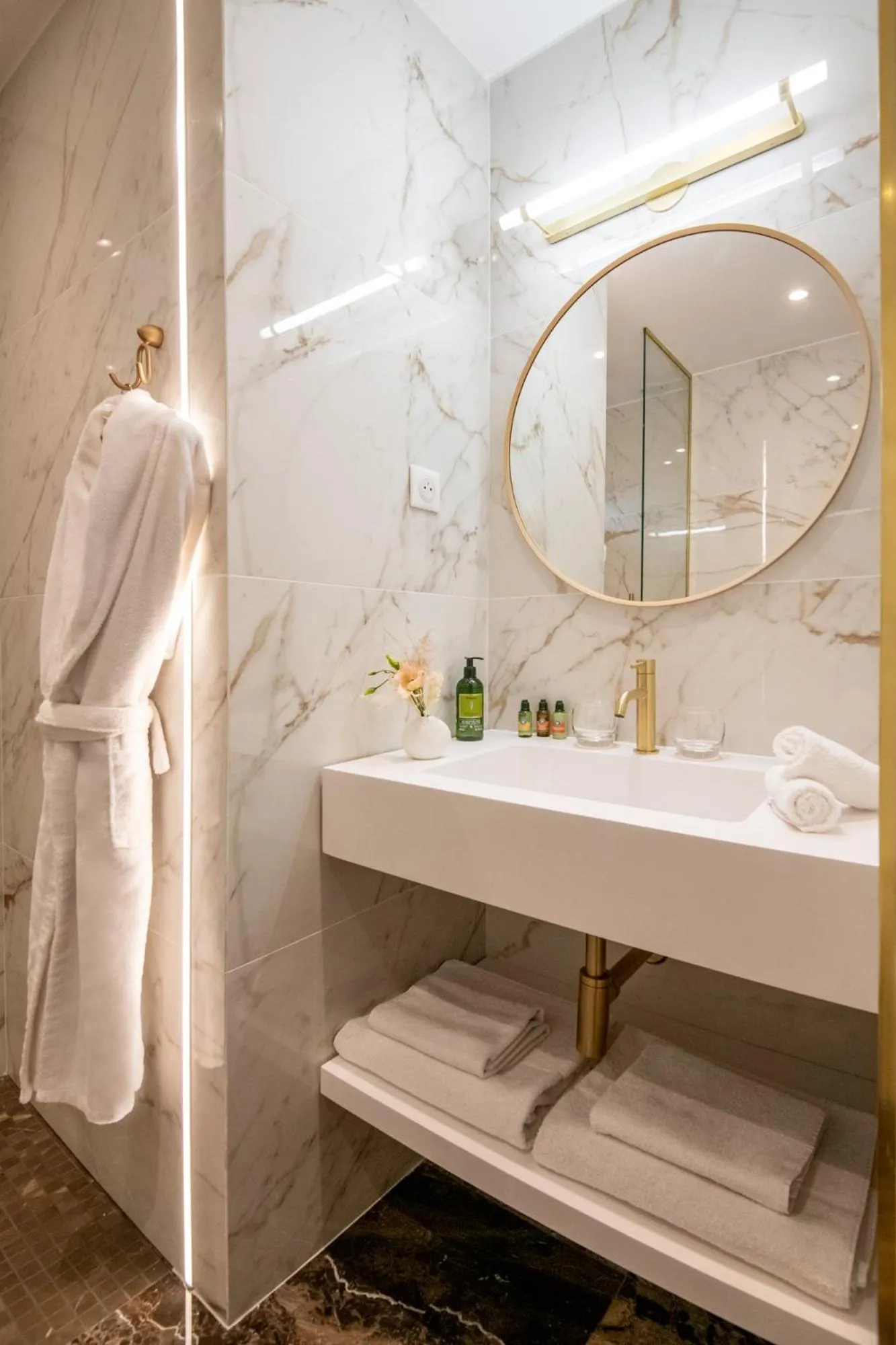 Bathroom in Hôtel Petit Palais