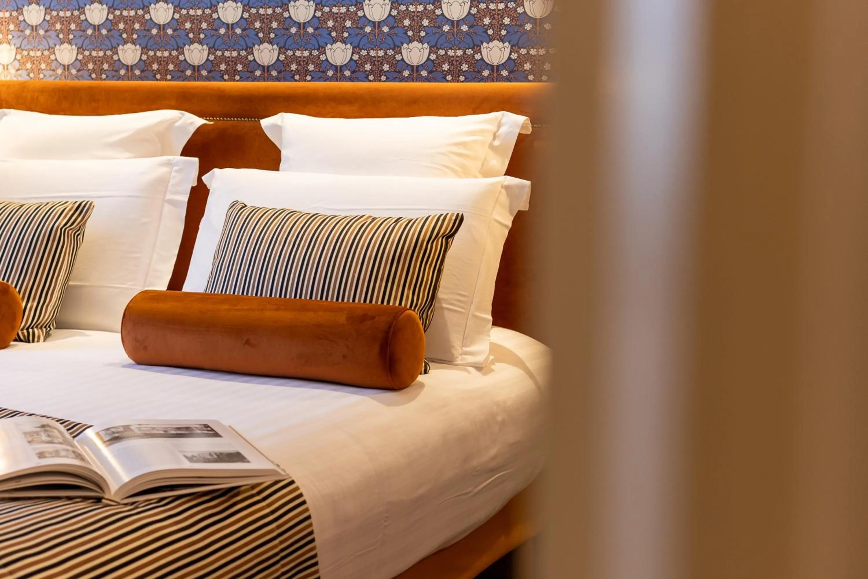 Bed in Hôtel Petit Palais