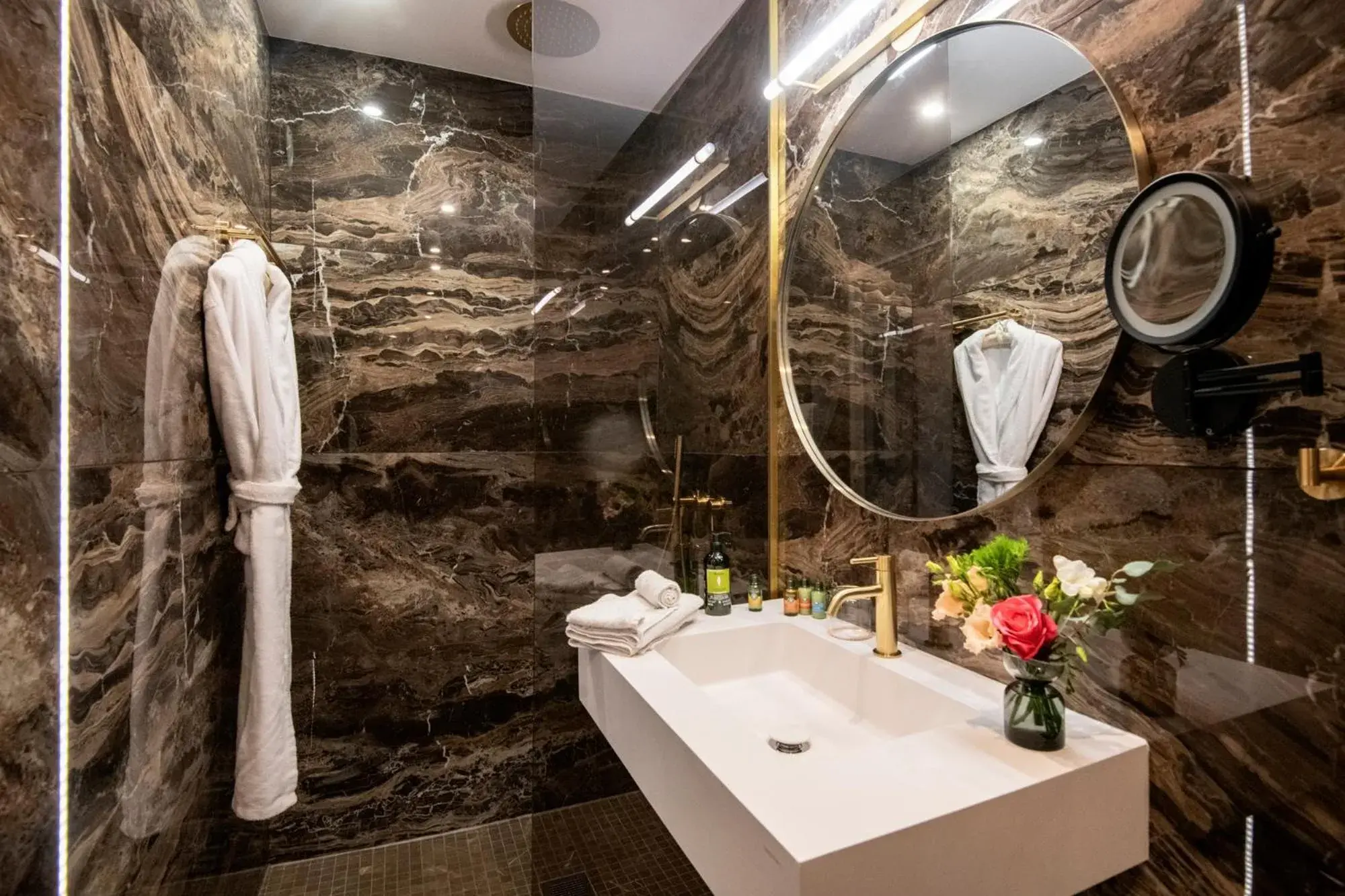 Bathroom in Hôtel Le Petit Palais