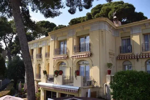 Property building in Hôtel Le Petit Palais