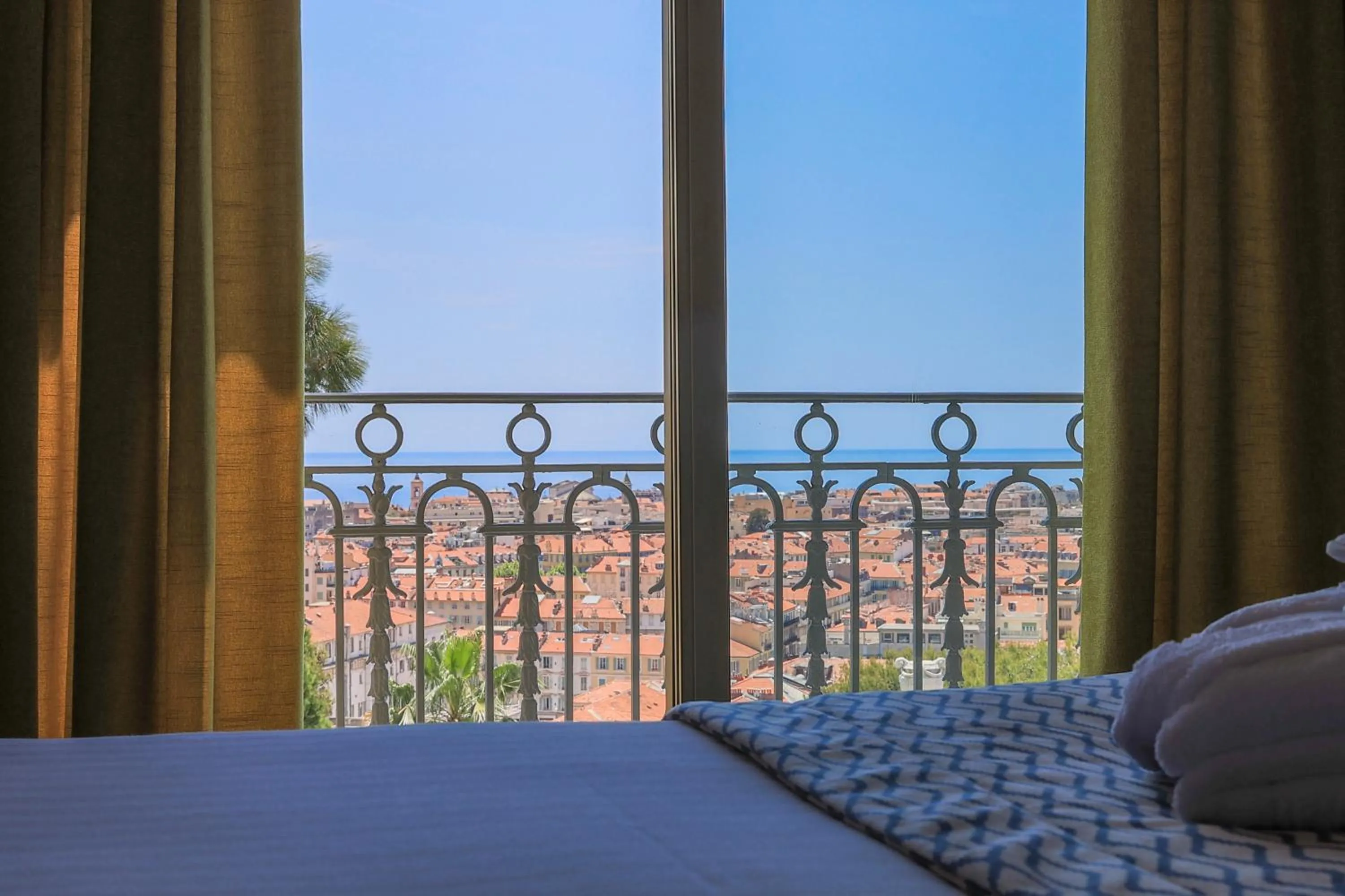 View (from property/room), Bed in Hôtel Petit Palais