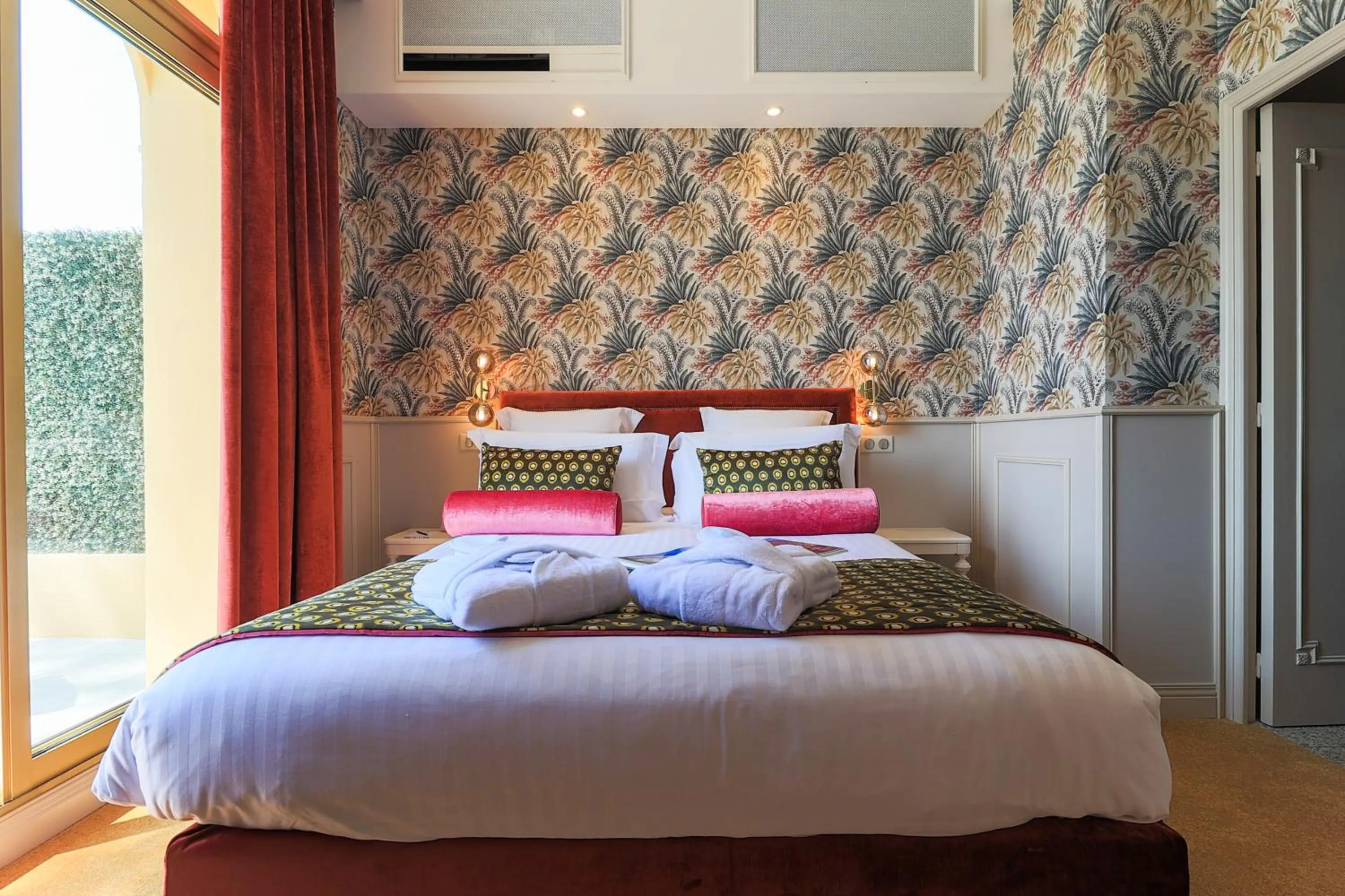 Bed in Hôtel Petit Palais