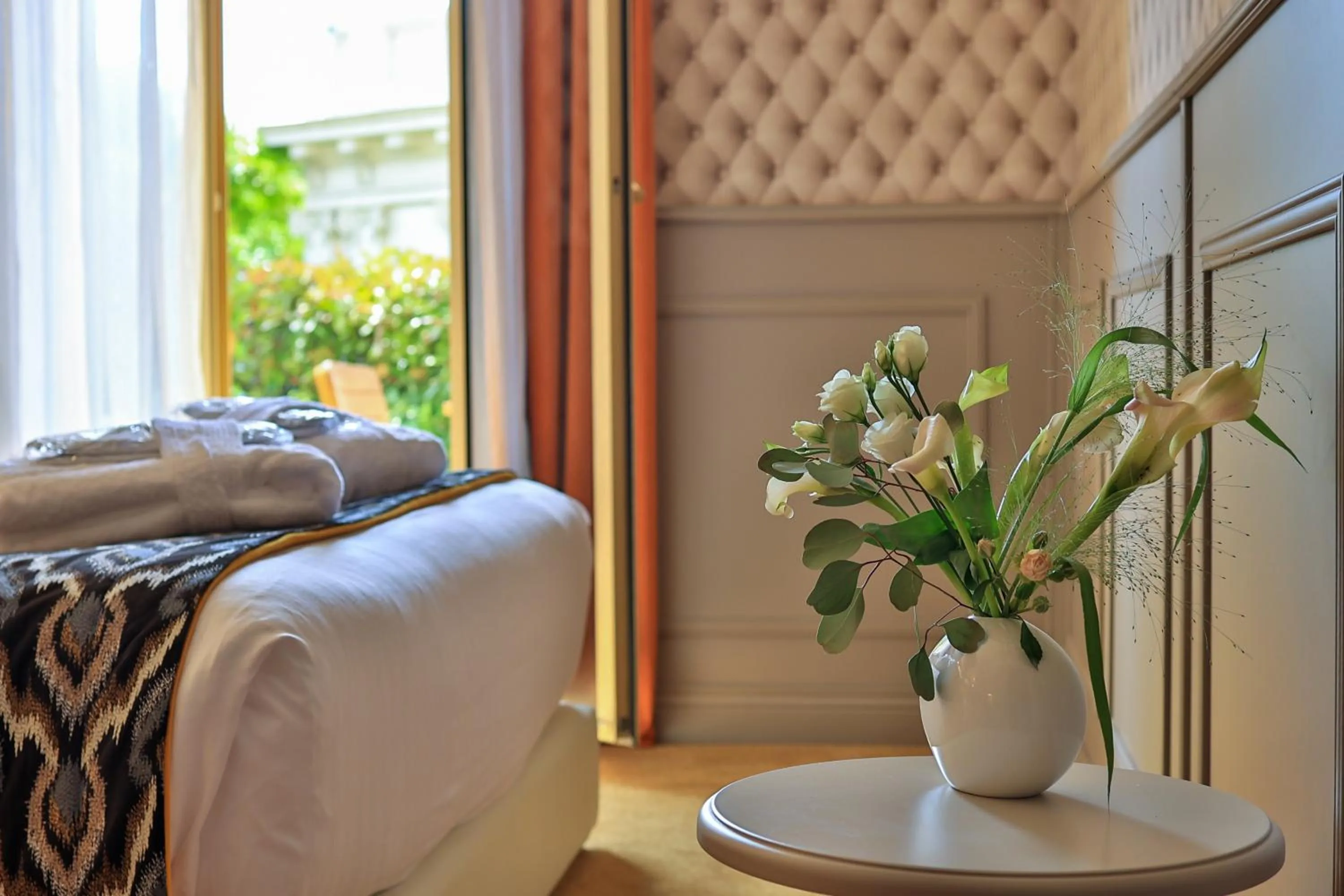 Bed in Hôtel Petit Palais