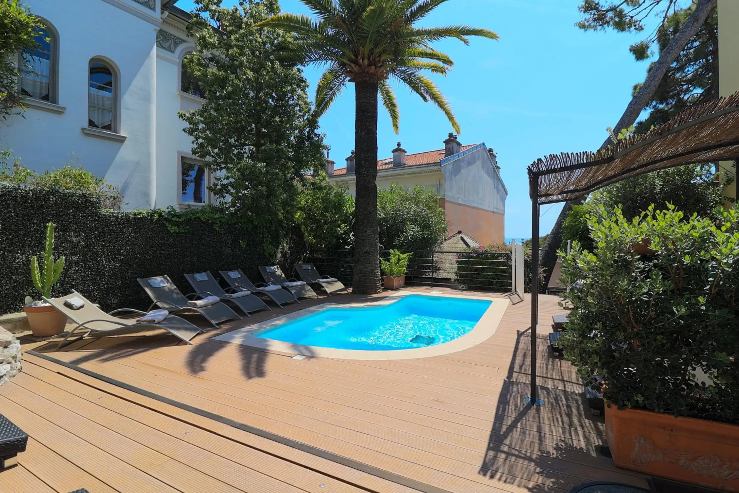 Swimming Pool in Hôtel Le Petit Palais