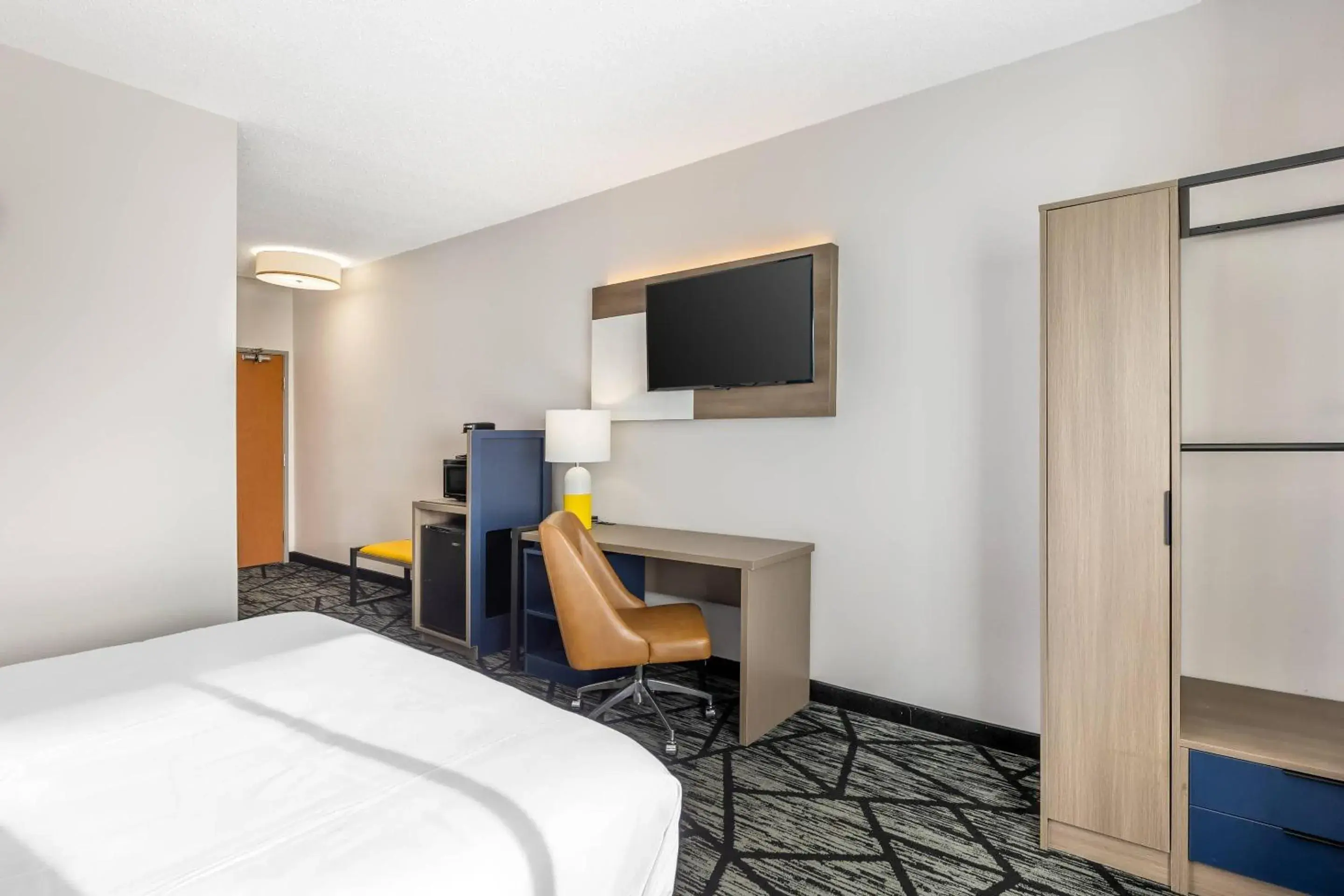 Bedroom, Bed in Comfort Inn Davenport East - Bettendorf Bedroom, Bed in Comfort Inn Davenport East - Bettendorf