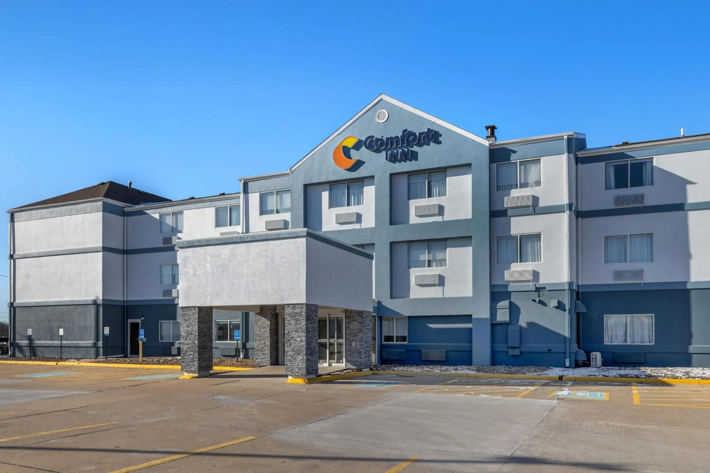 Property building in Comfort Inn Davenport East - Bettendorf