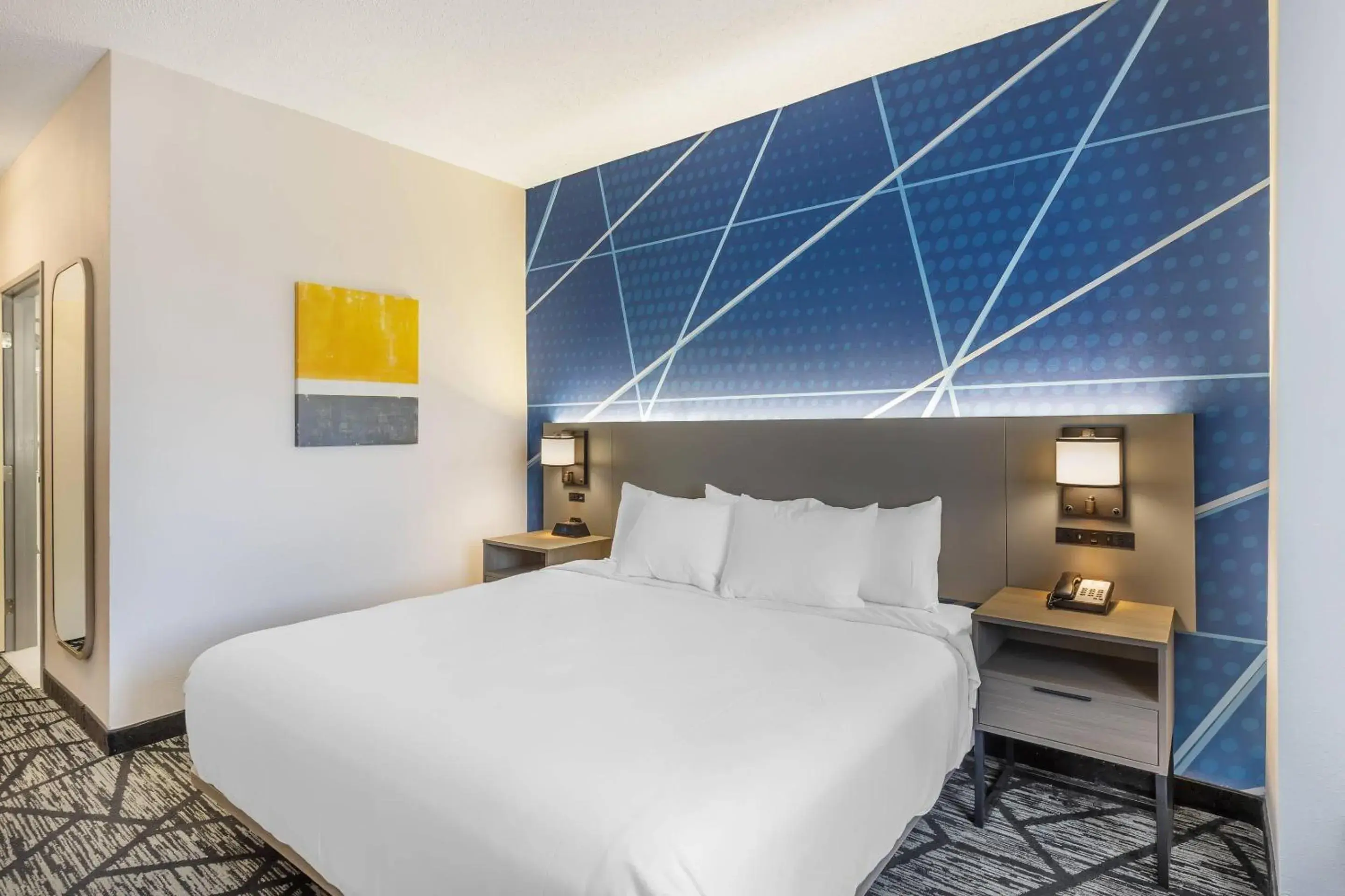 Bedroom, Bed in Comfort Inn Davenport East - Bettendorf Bedroom, Bed in Comfort Inn Davenport East - Bettendorf