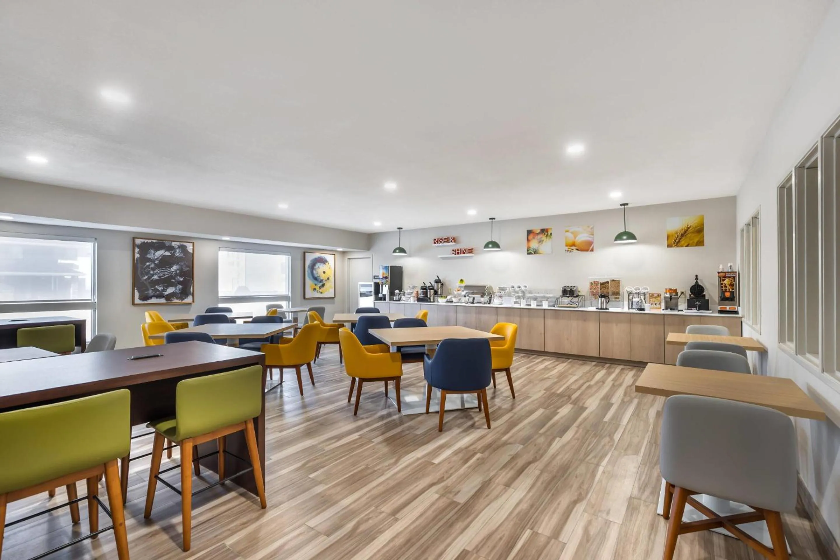 Breakfast in Comfort Inn Davenport East - Bettendorf