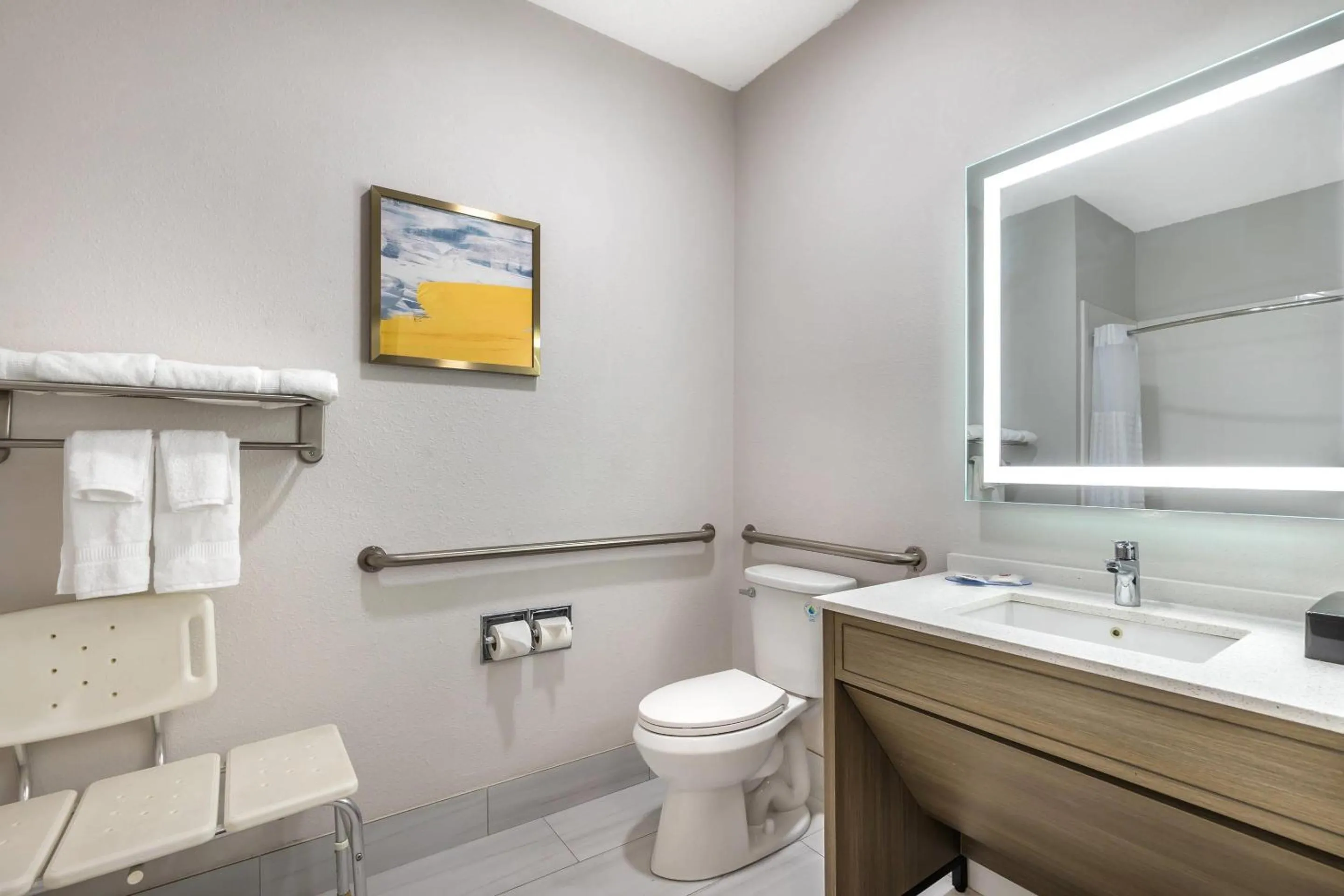 Bedroom in Comfort Inn Davenport East - Bettendorf