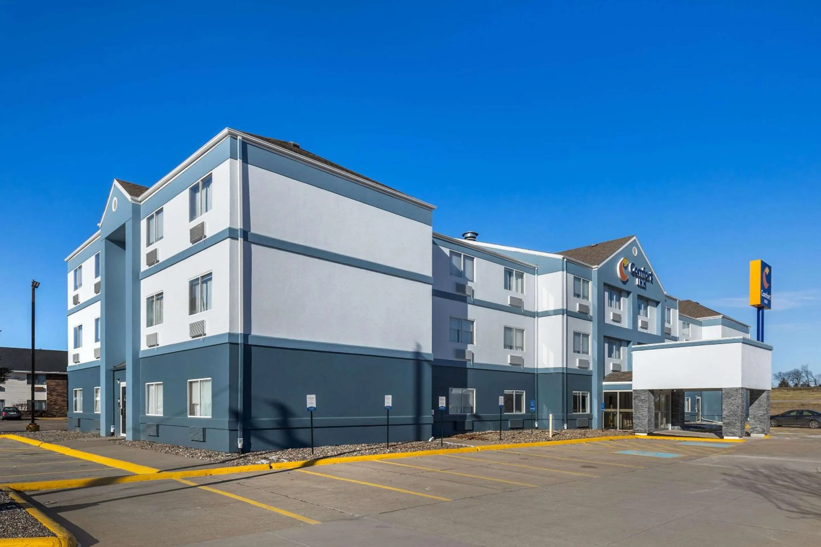 Property building in Comfort Inn Davenport East - Bettendorf
