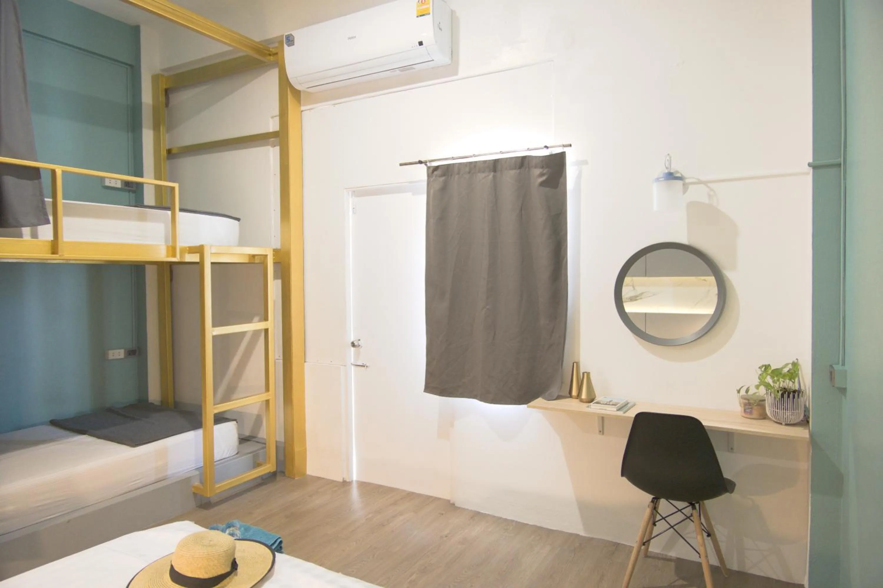 Photo of the whole room, Bed in Hugger Hostel