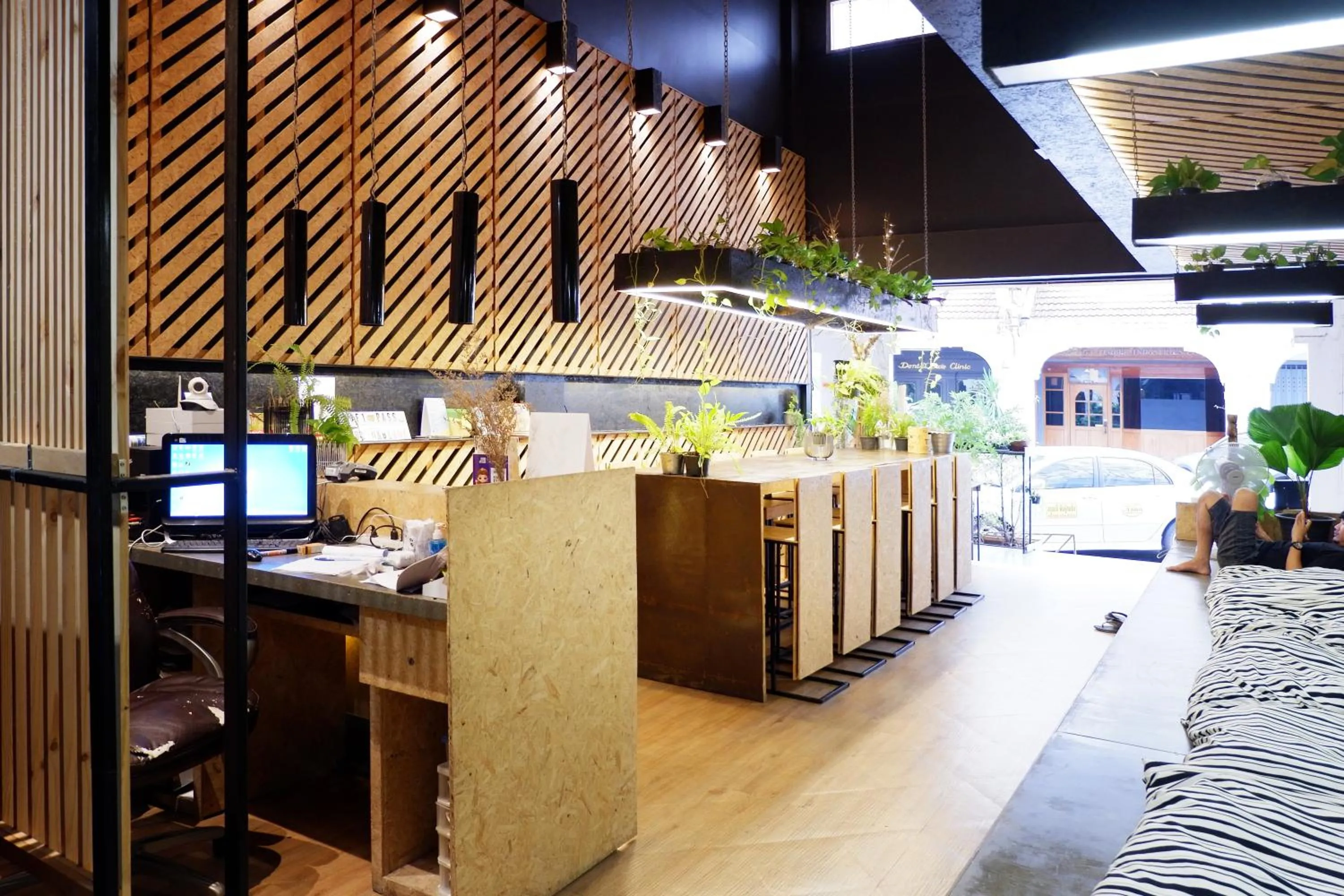 Restaurant/places to eat in Hugger Hostel