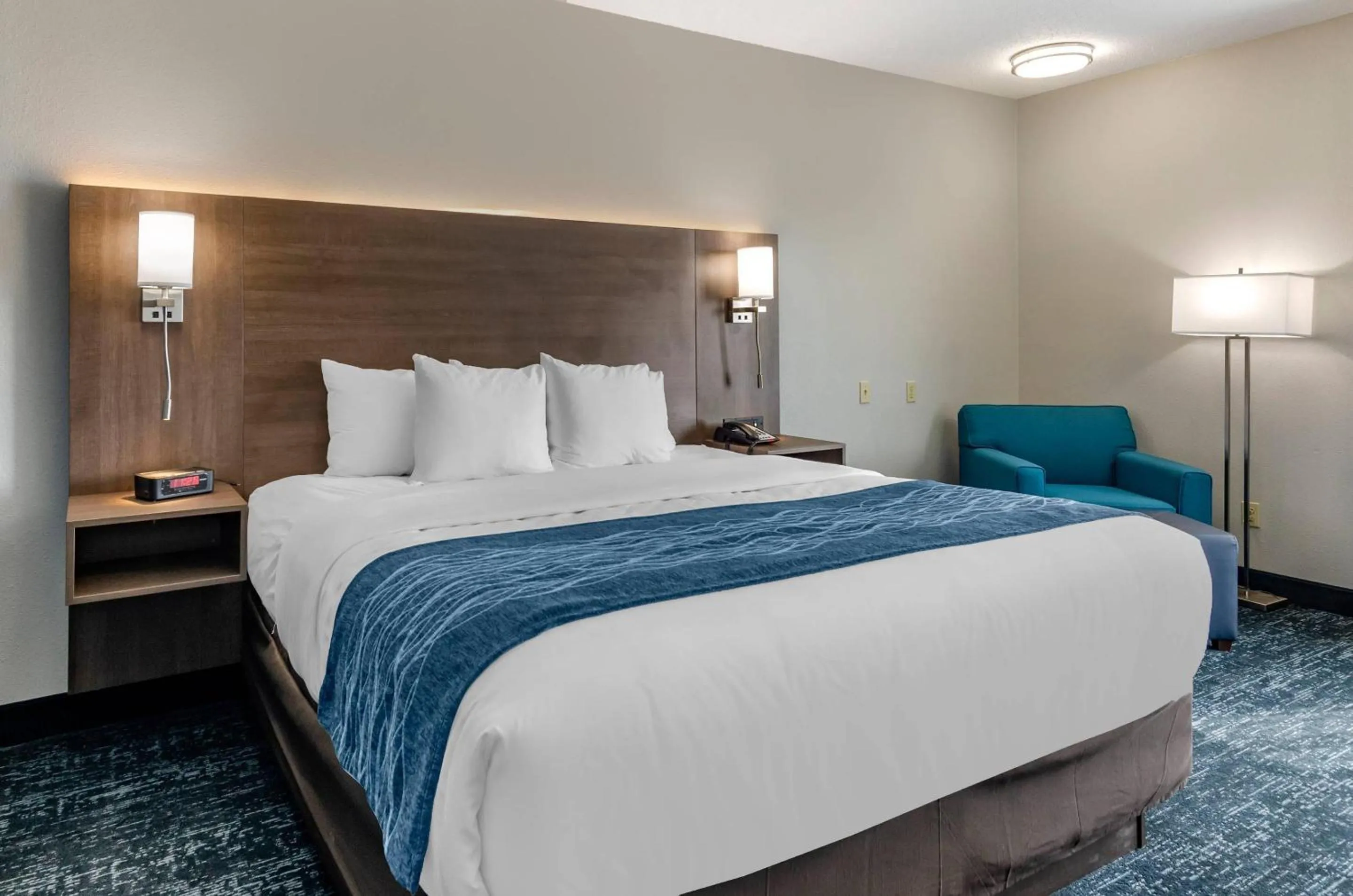 Bedroom, Bed in Comfort Inn & Suites Troutville-Roanoke North