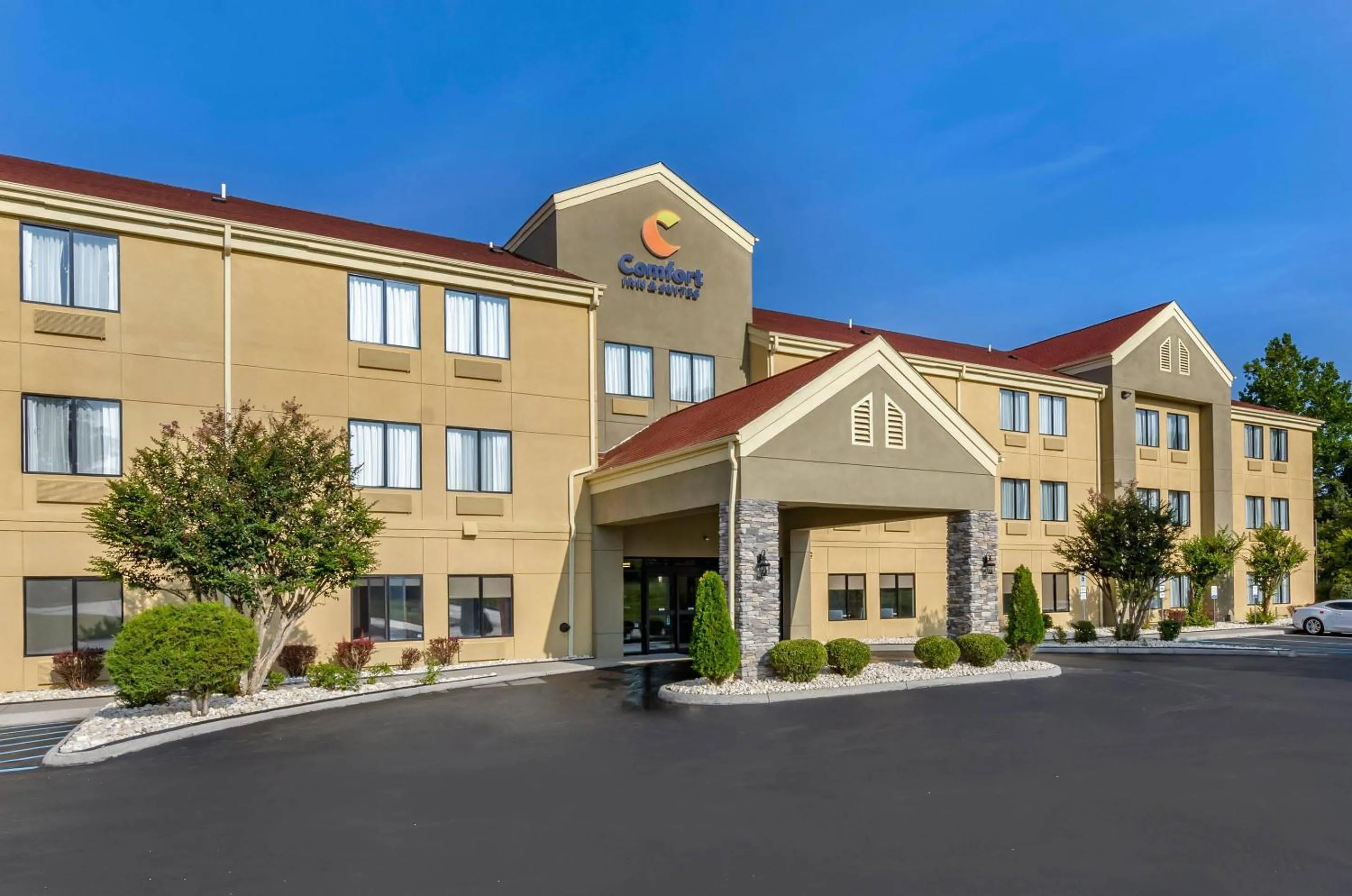 Property building in Comfort Inn & Suites Troutville-Roanoke North