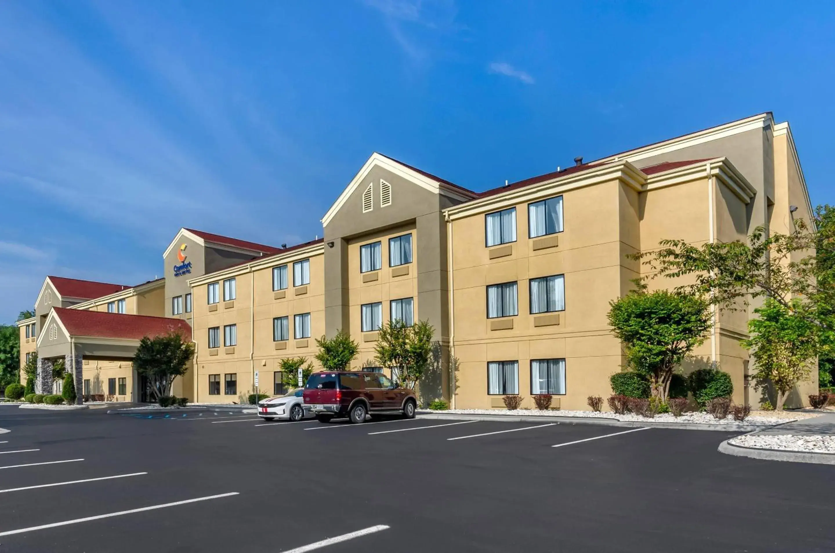 Property building in Comfort Inn & Suites Troutville-Roanoke North Property building in Comfort Inn & Suites Troutville-Roanoke North
