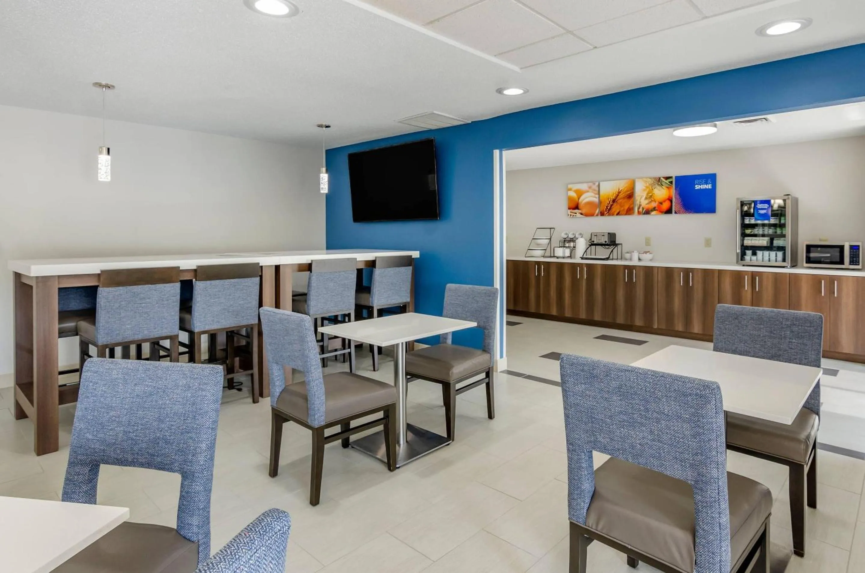 Breakfast in Comfort Inn & Suites Troutville-Roanoke North