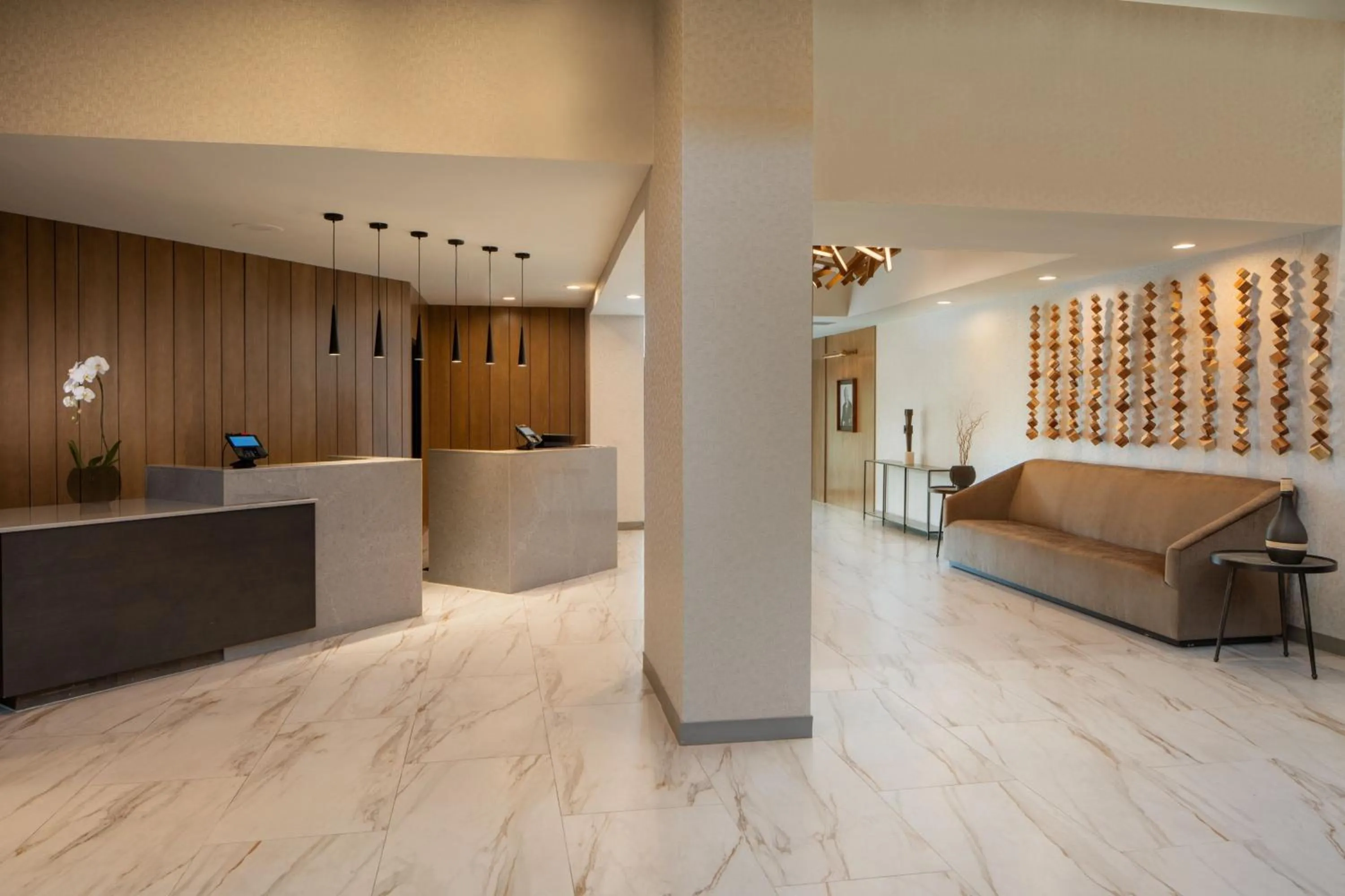 Lobby or reception in Mobile Marriott