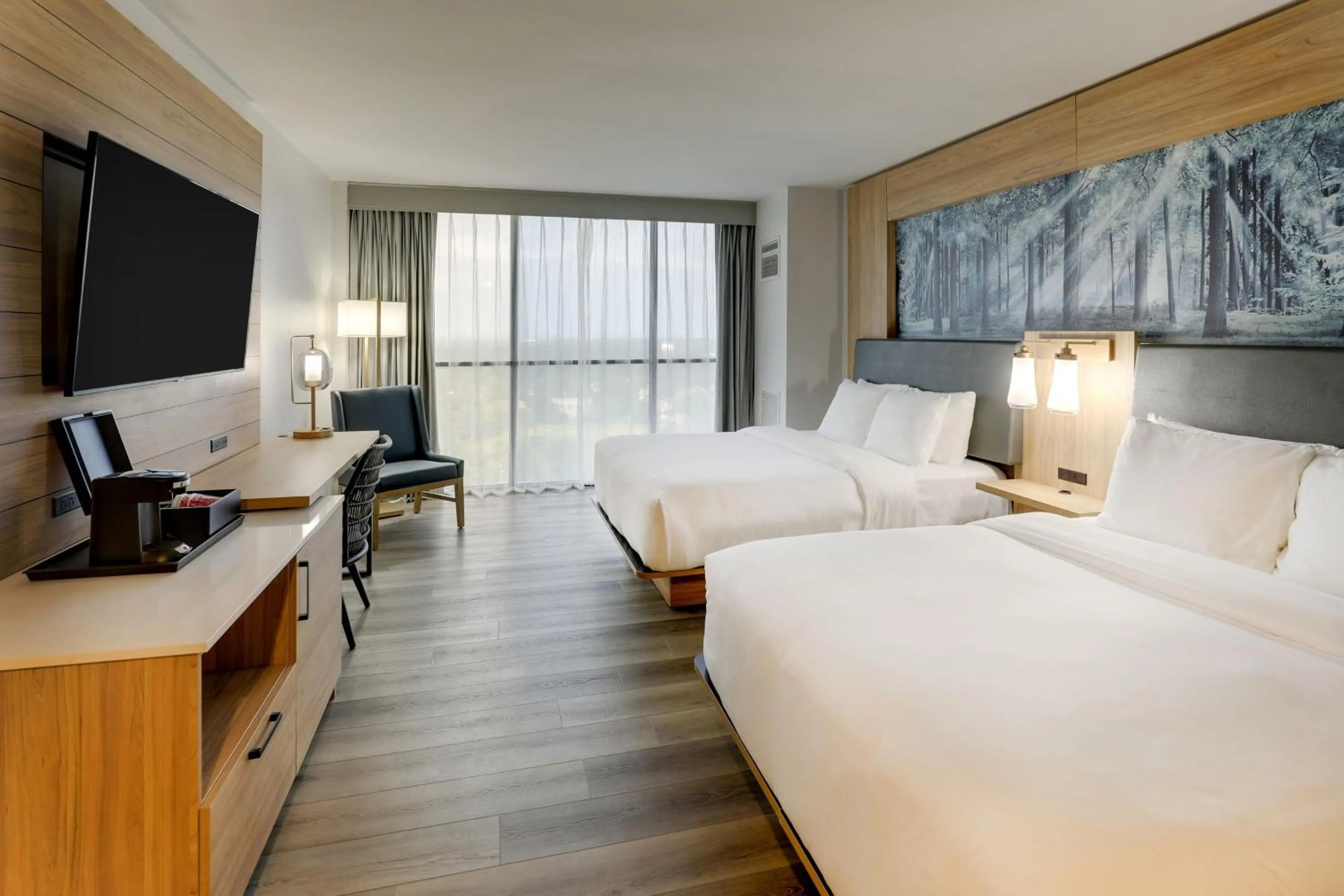 Photo of the whole room, Bed in Mobile Marriott