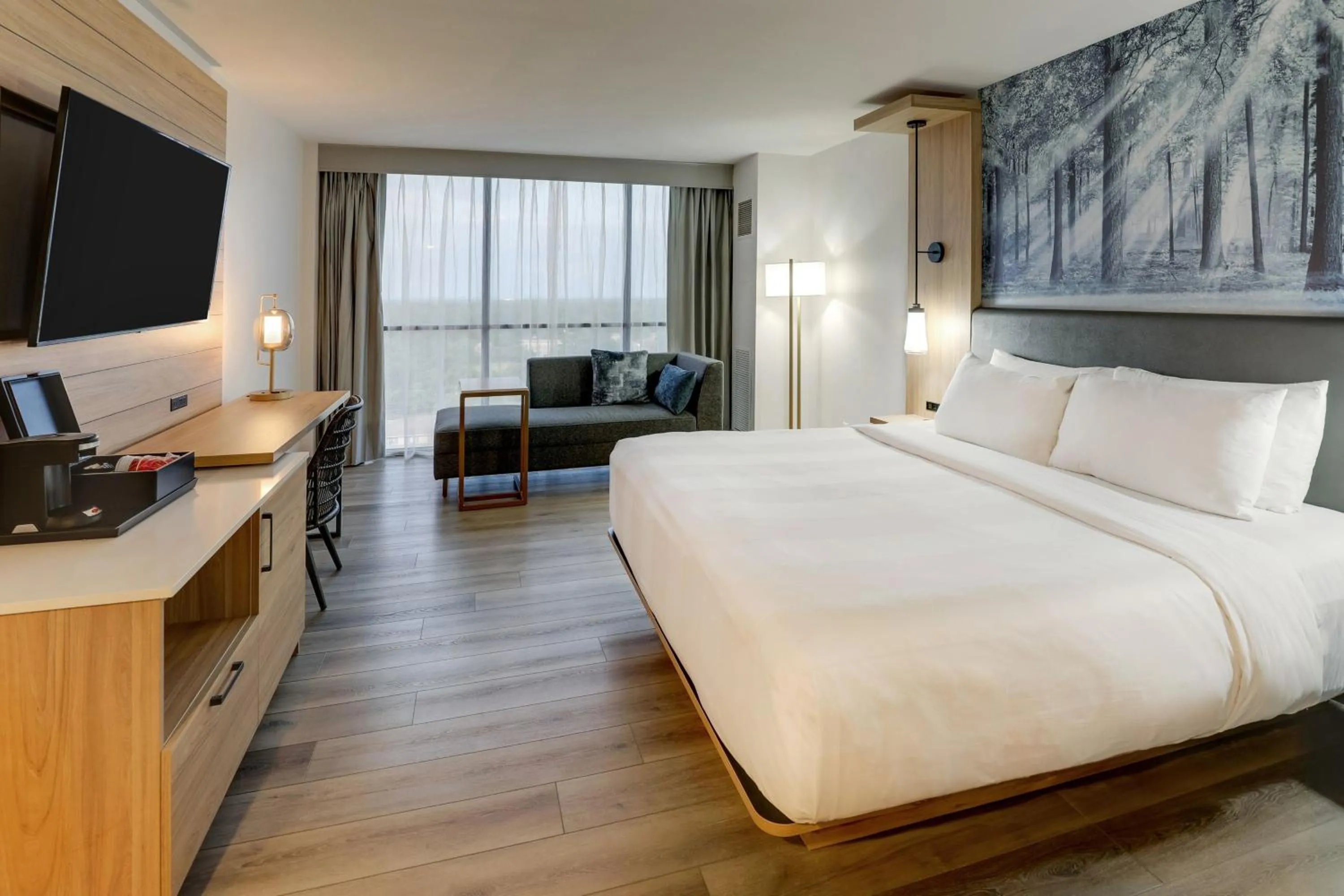 Photo of the whole room, Bed in Mobile Marriott