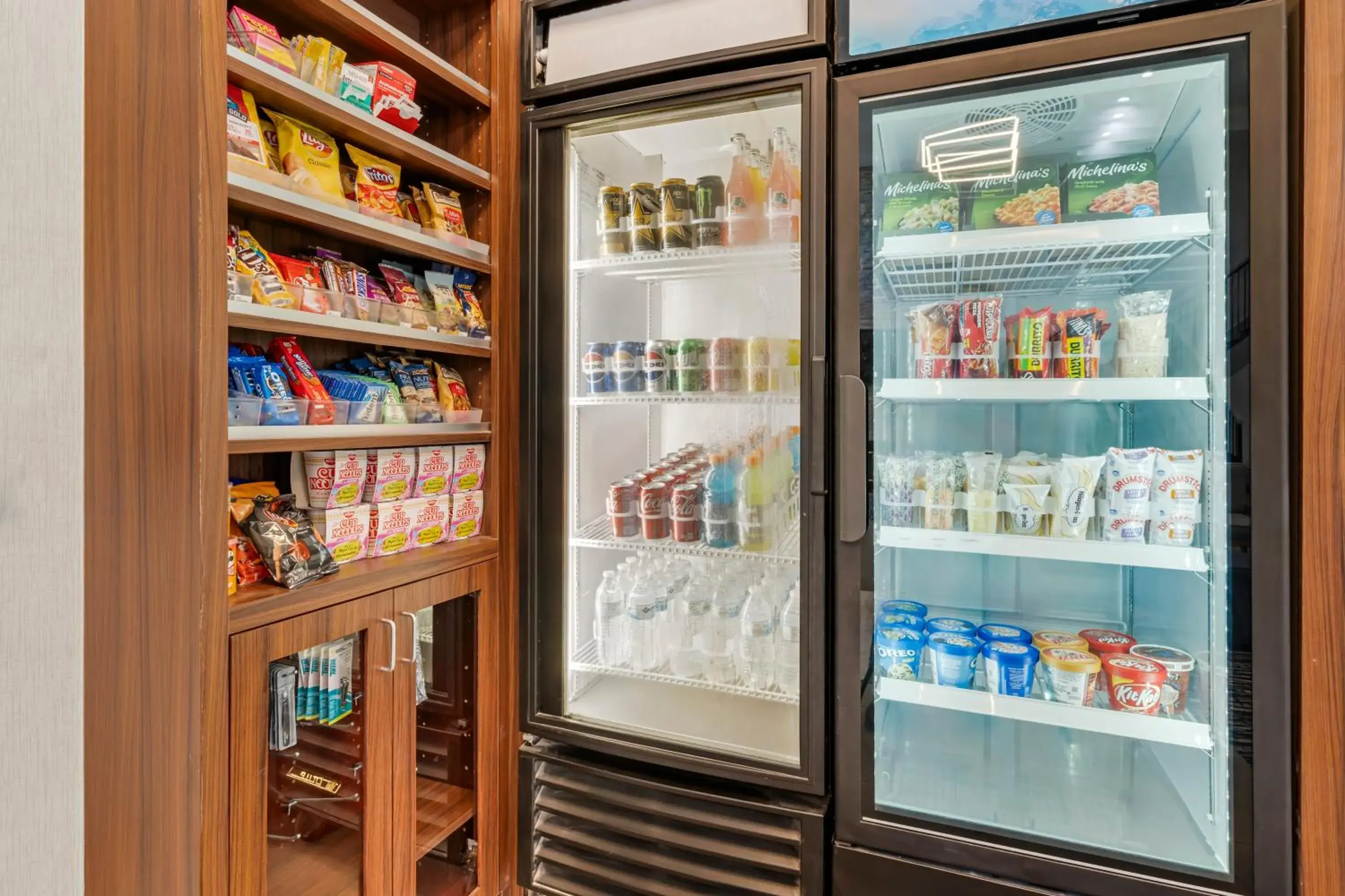 Food and drinks in Country Inn & Suites by Radisson, Modesto-Salida Food and drinks in Country Inn & Suites by Radisson, Modesto-Salida