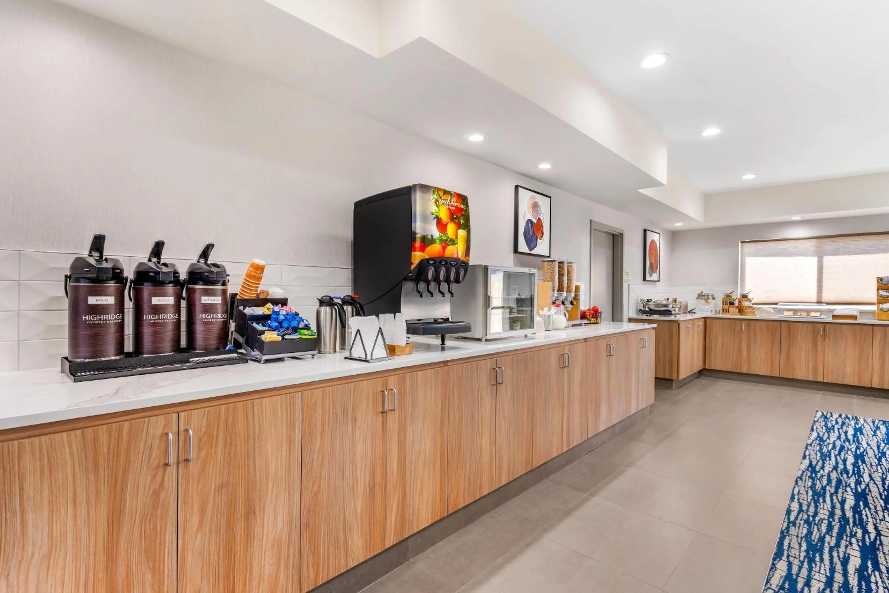 Breakfast in Country Inn & Suites by Radisson, Modesto-Salida