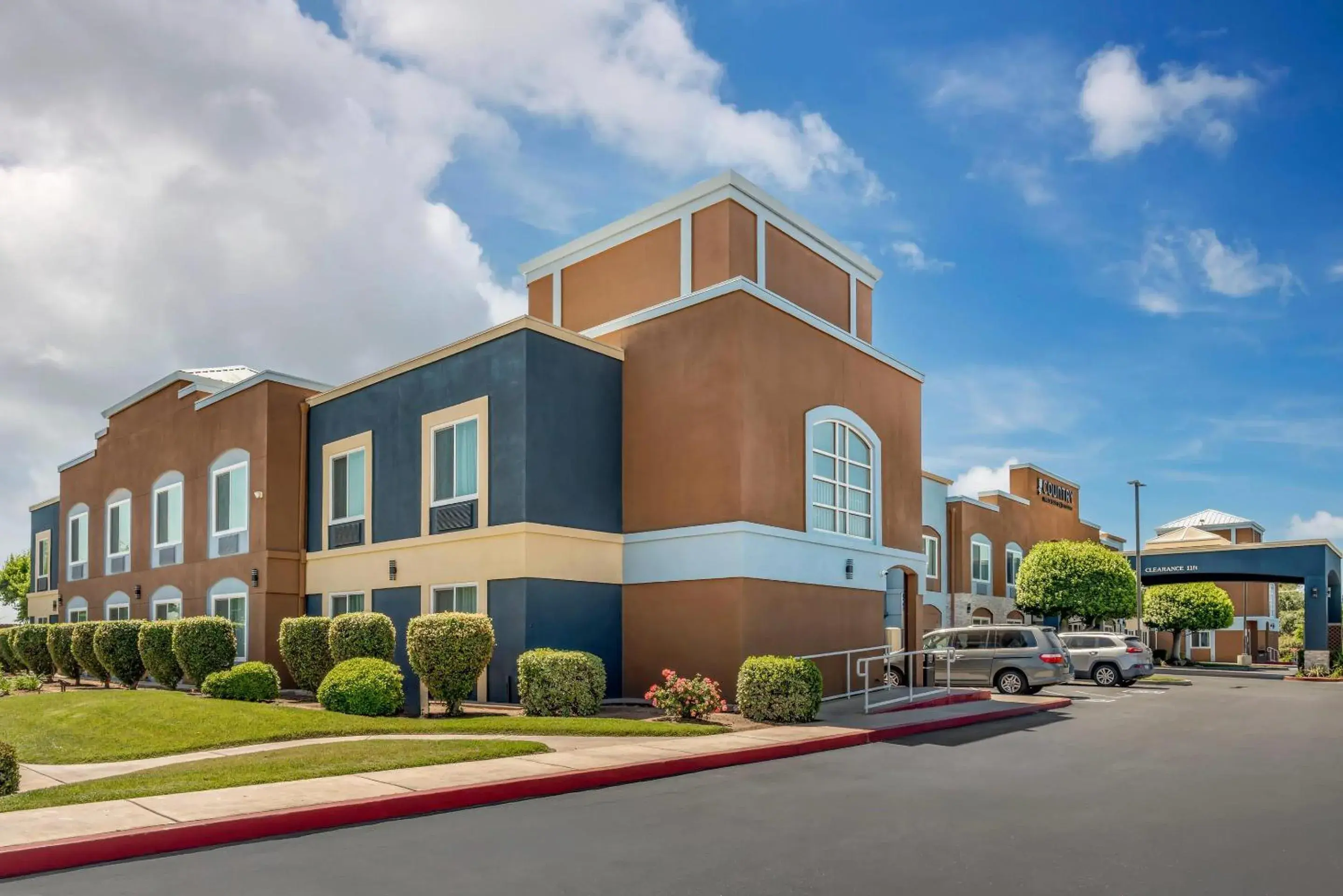 Property building in Country Inn & Suites by Radisson, Modesto-Salida Property building in Country Inn & Suites by Radisson, Modesto-Salida