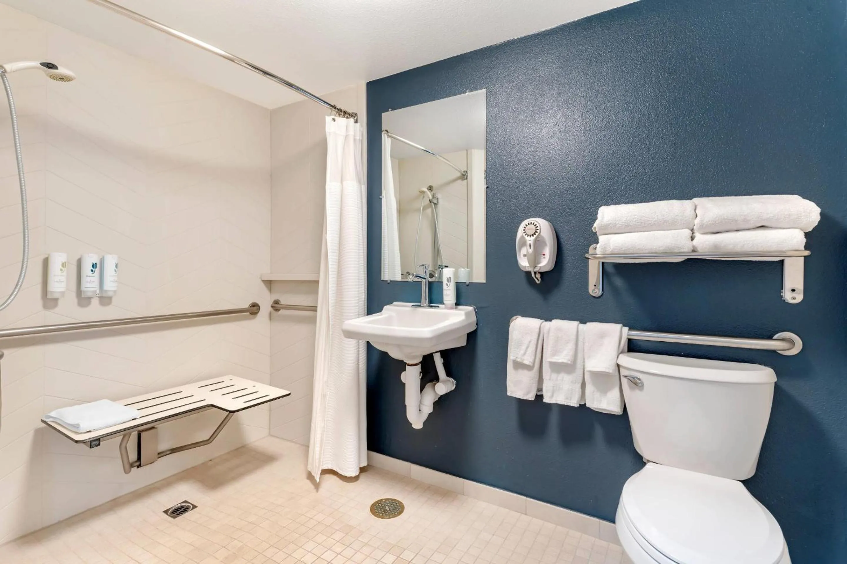Bedroom in Country Inn & Suites by Radisson, Modesto-Salida