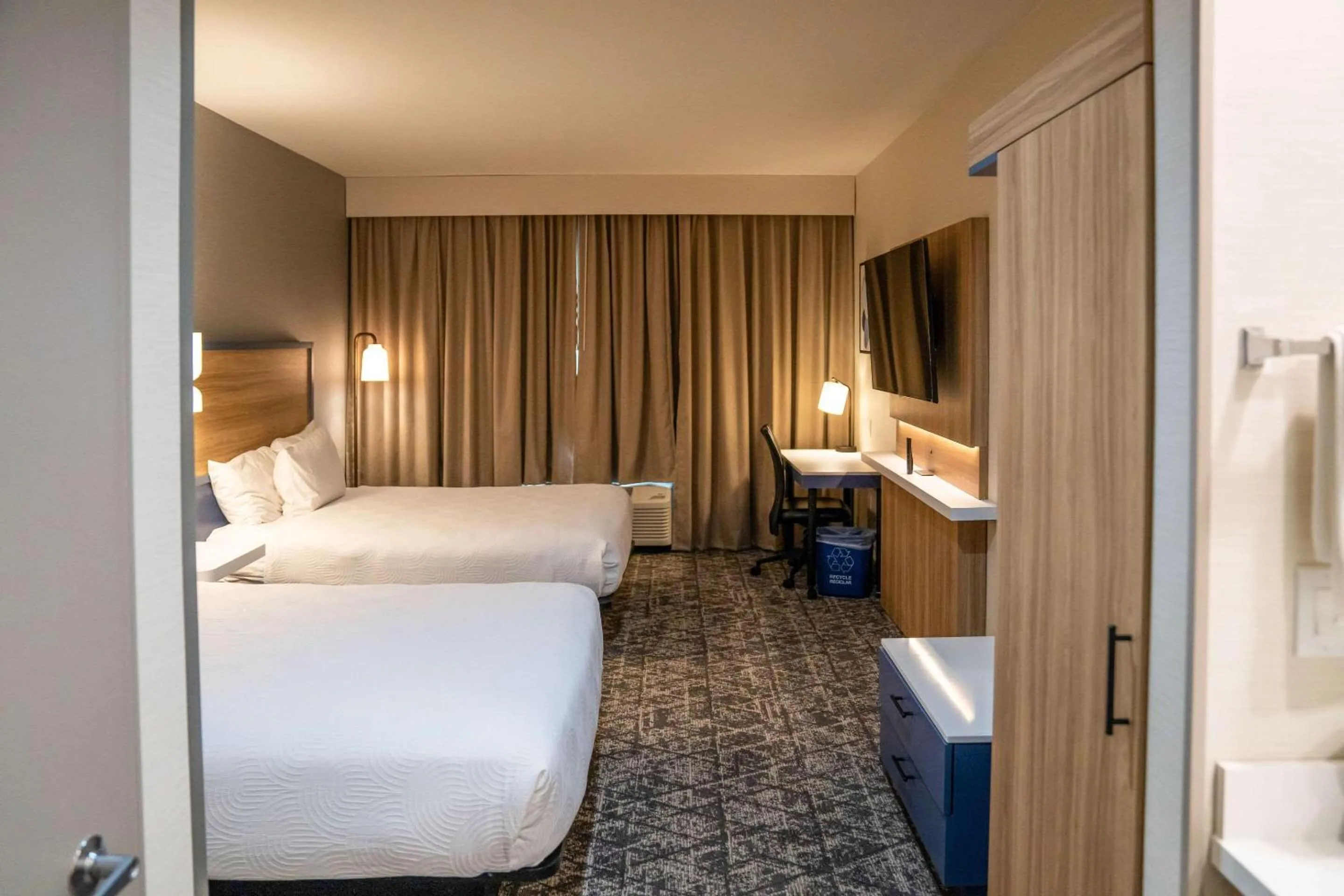 Bedroom, Bed in Fairfield Inn & Suites Modesto