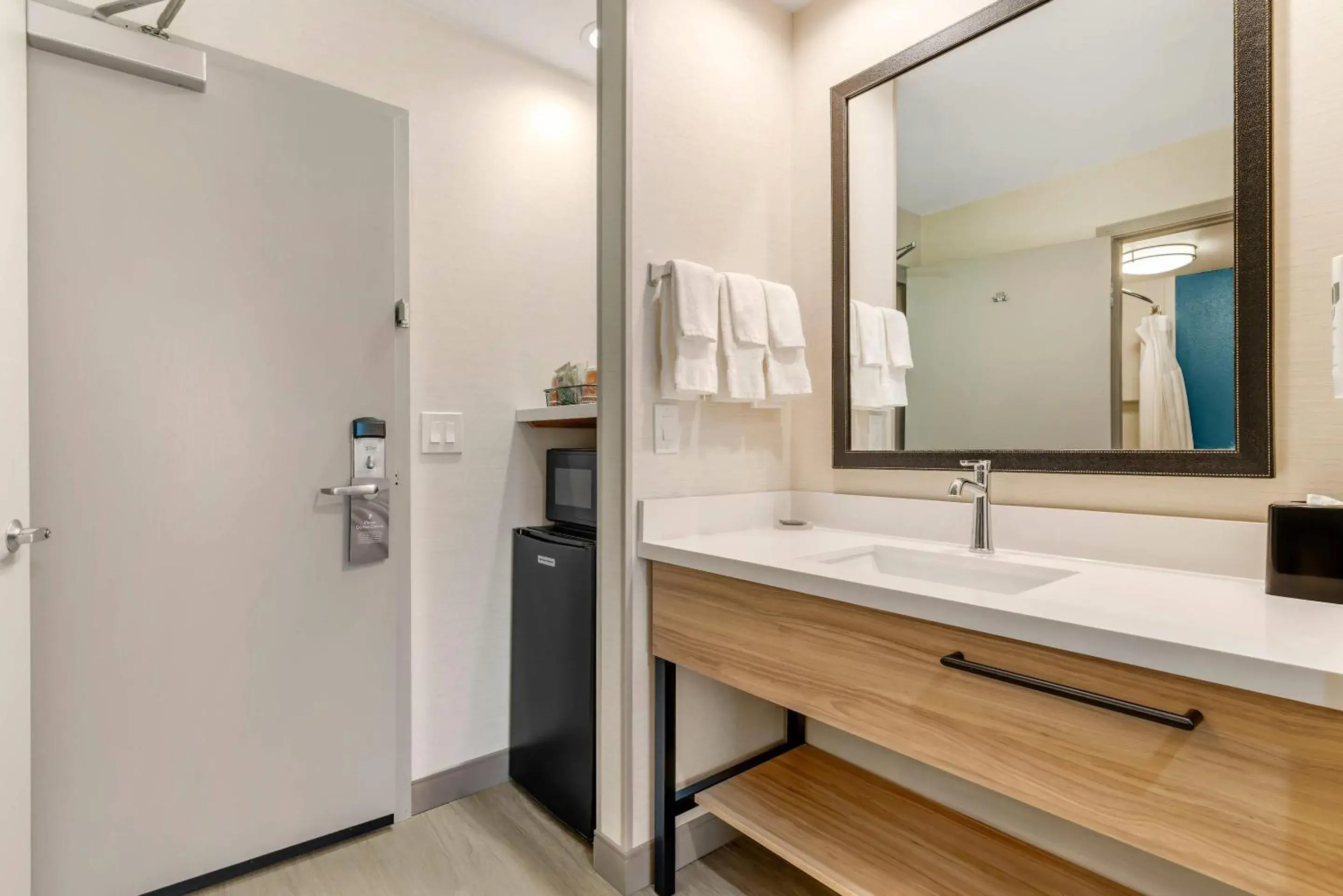 Bedroom in Country Inn & Suites by Radisson, Modesto-Salida Bedroom in Country Inn & Suites by Radisson, Modesto-Salida